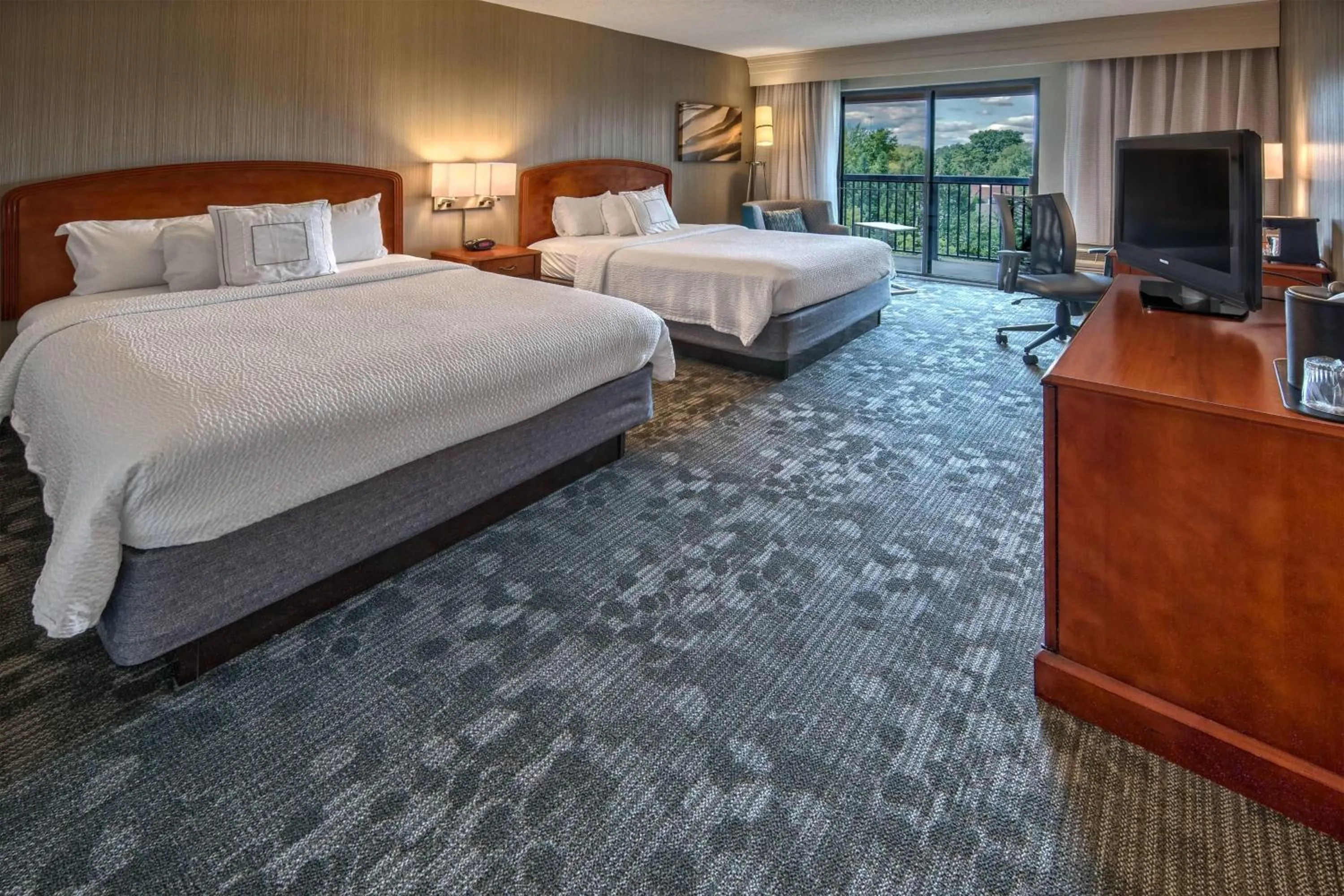 Photo of the whole room, Bed in Courtyard by Marriott Springfield
