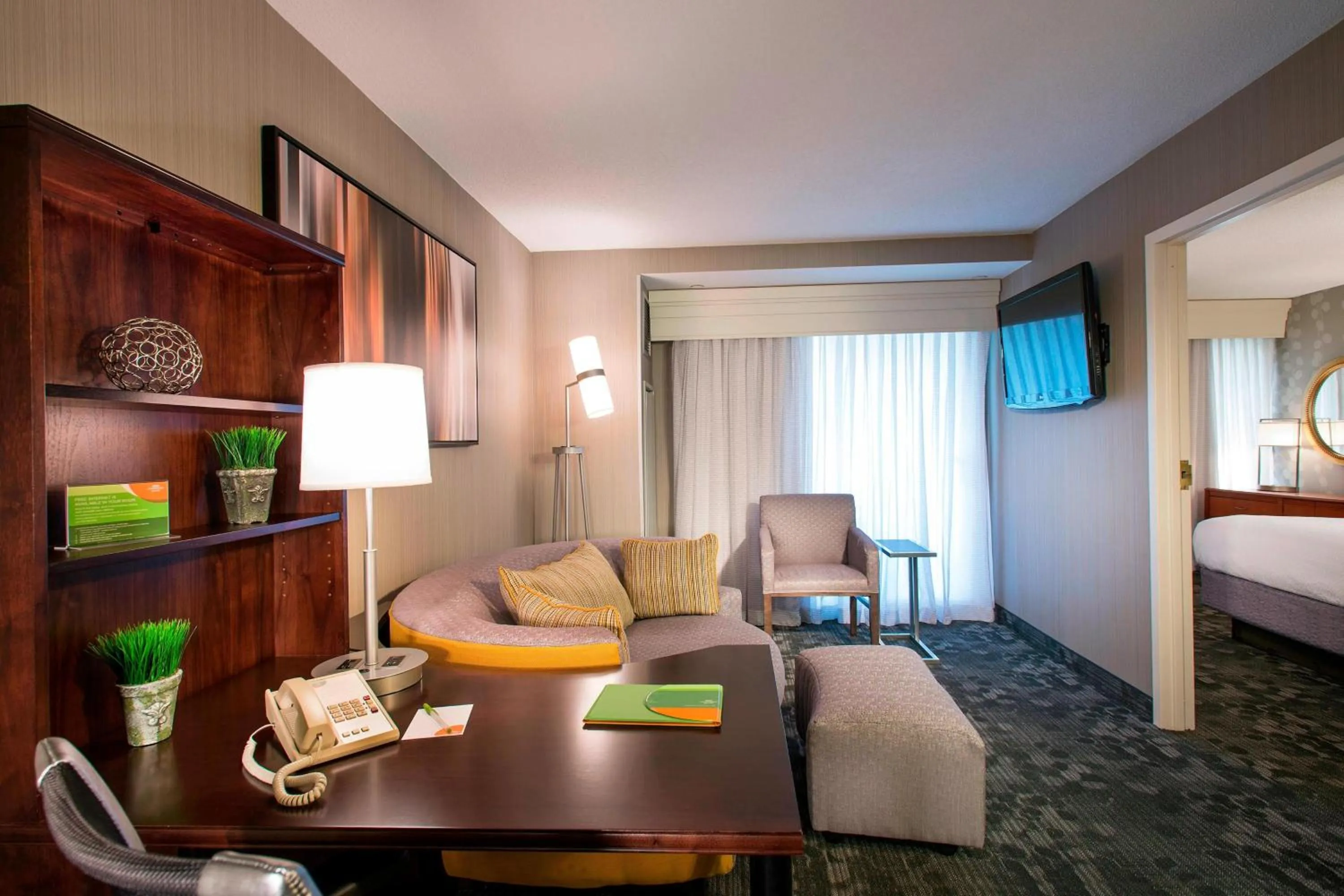 Bedroom, Bed in Courtyard by Marriott Tysons McLean