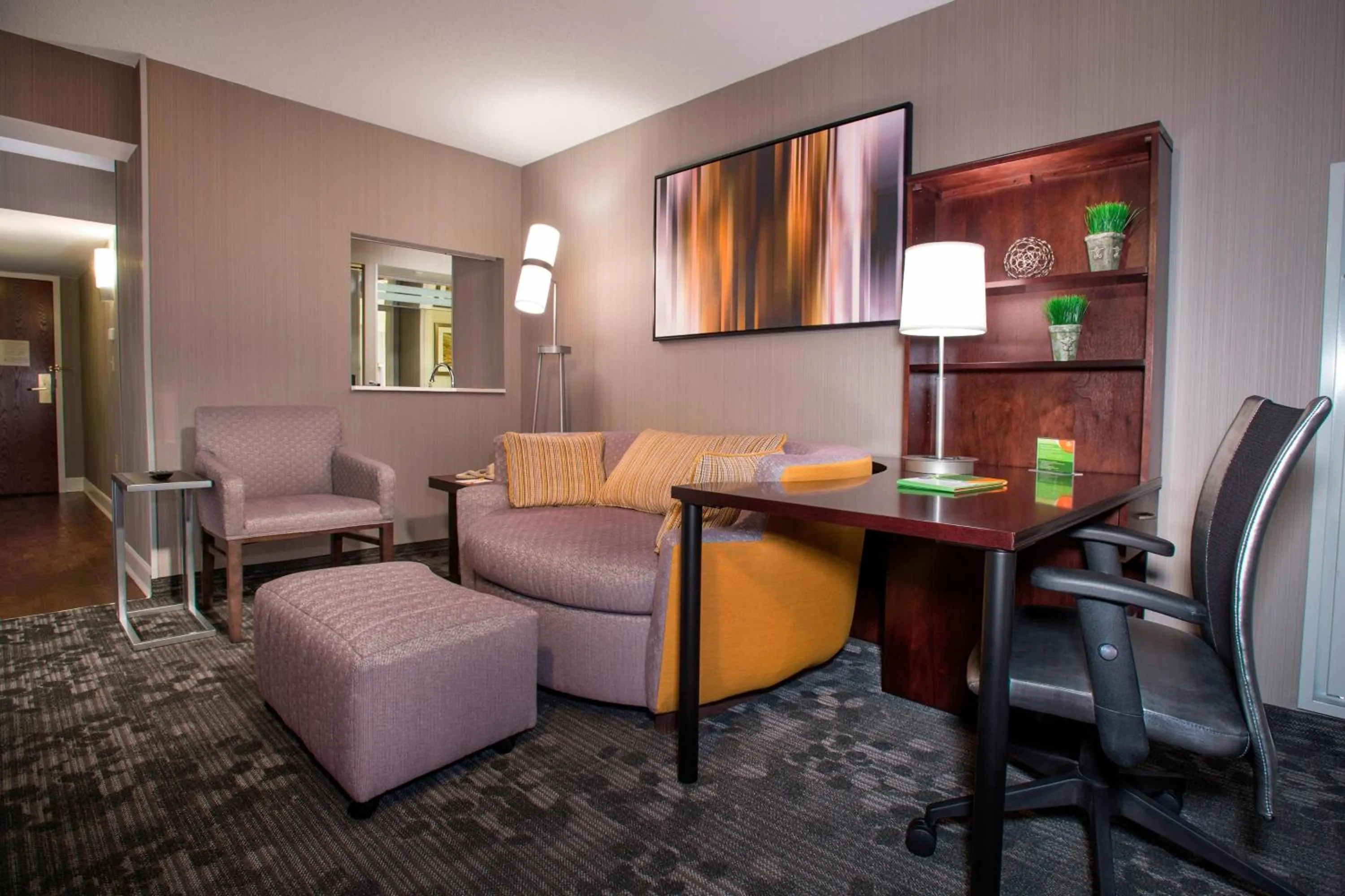 Bedroom in Courtyard by Marriott Tysons McLean