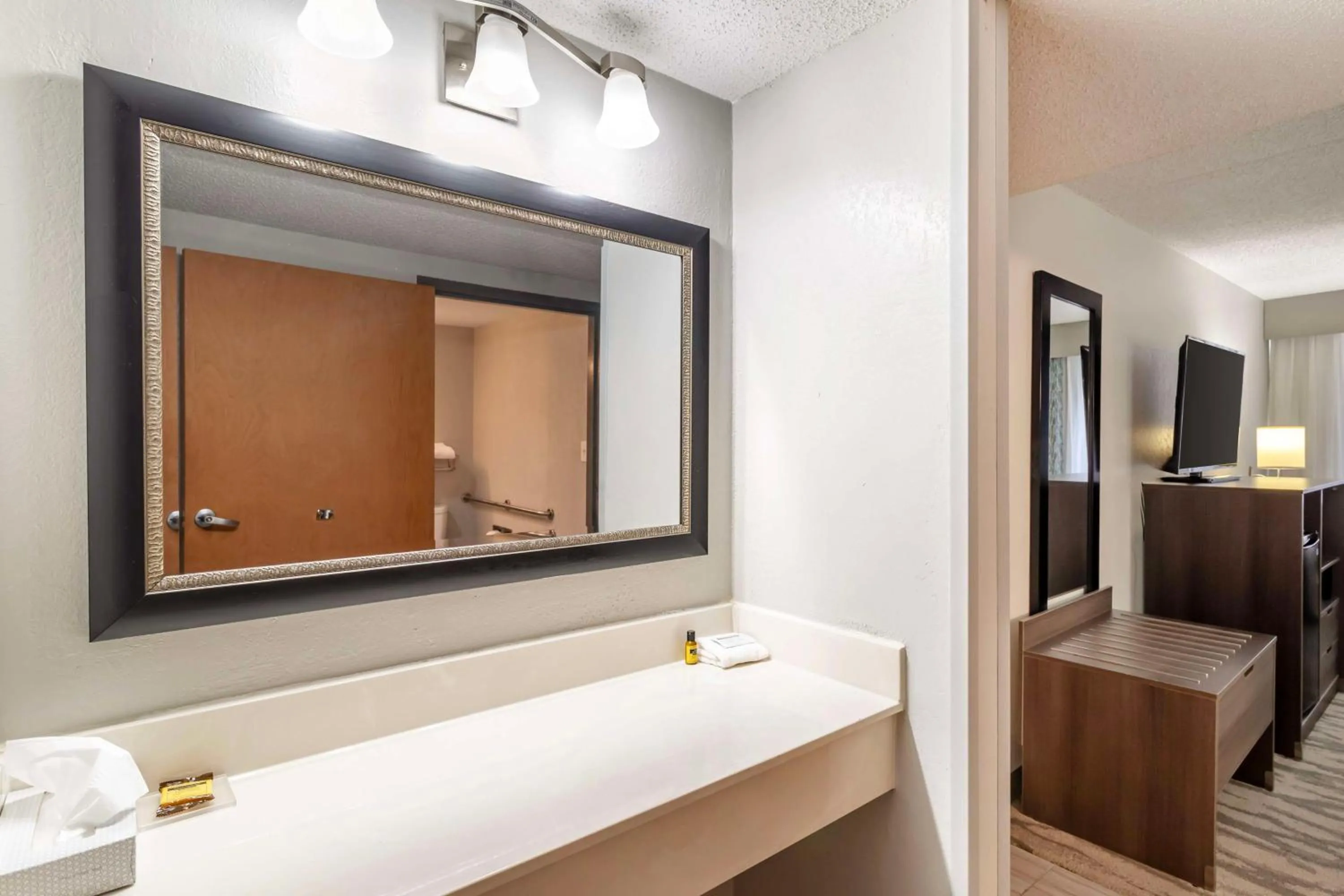 Bedroom, Bed in Best Western Plus Knoxville Cedar Bluff