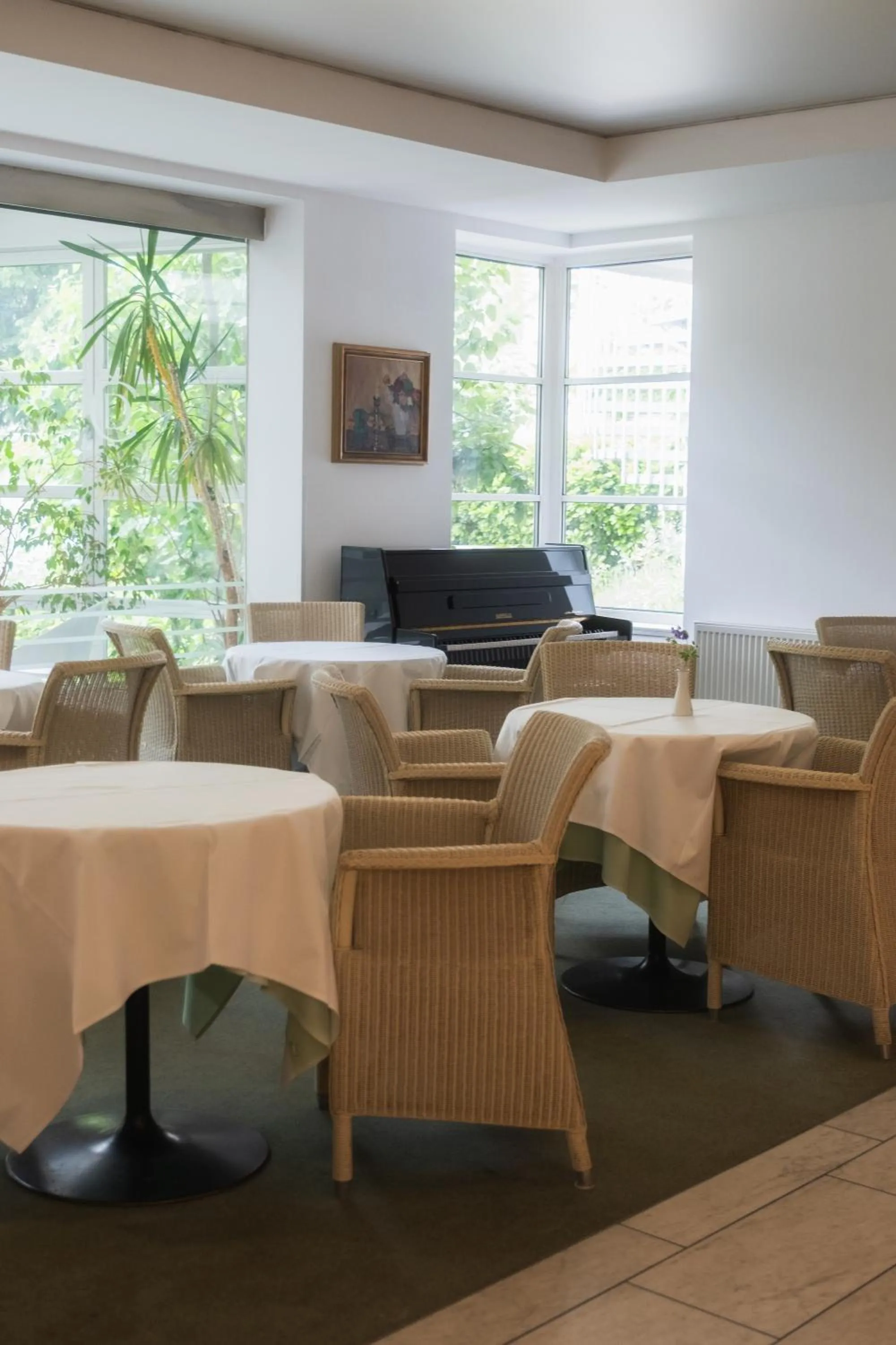 Communal lounge/ TV room in City-Hotel