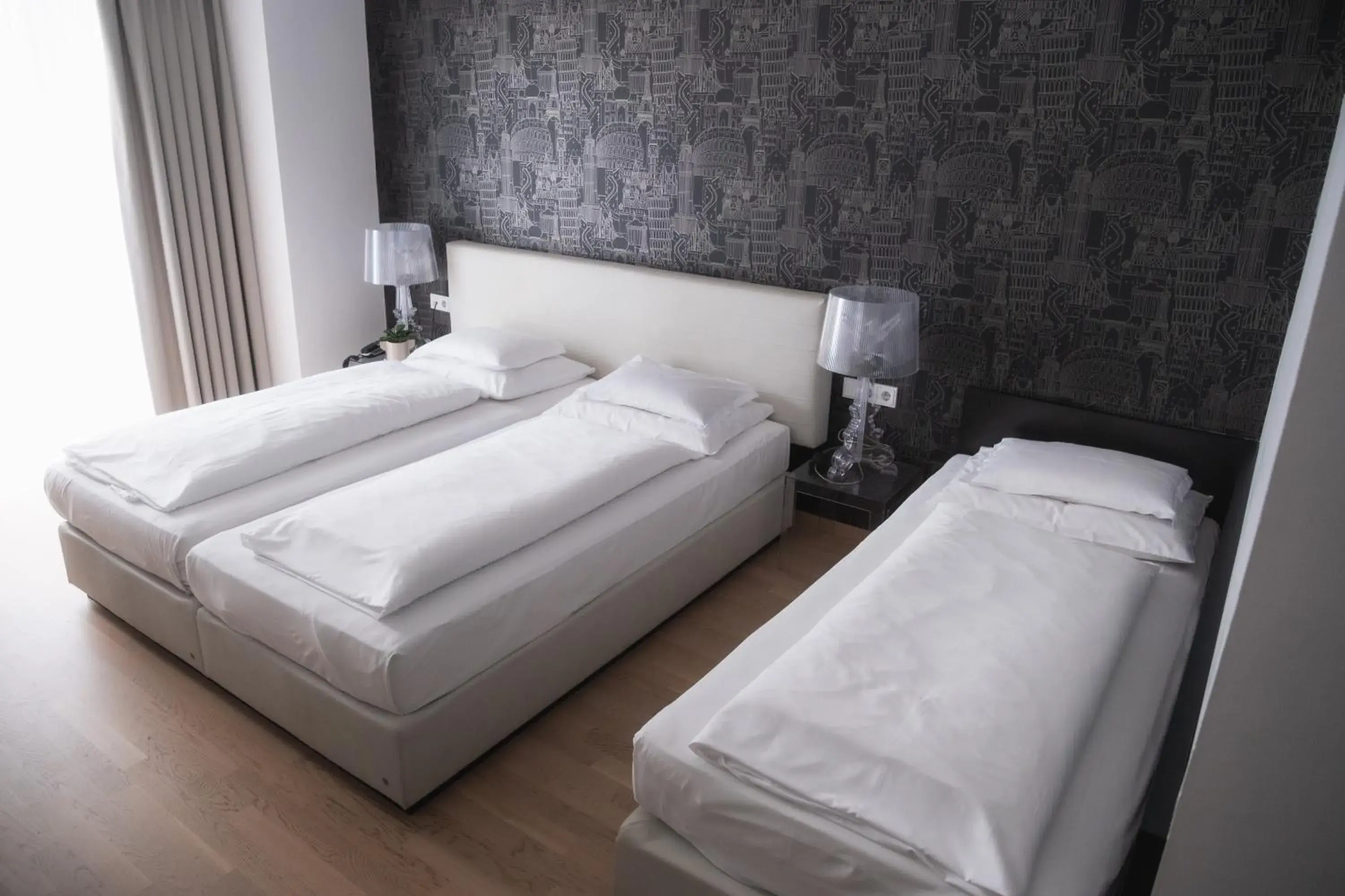 Comfort Triple Room in City-Hotel Comfort Triple Room in City-Hotel