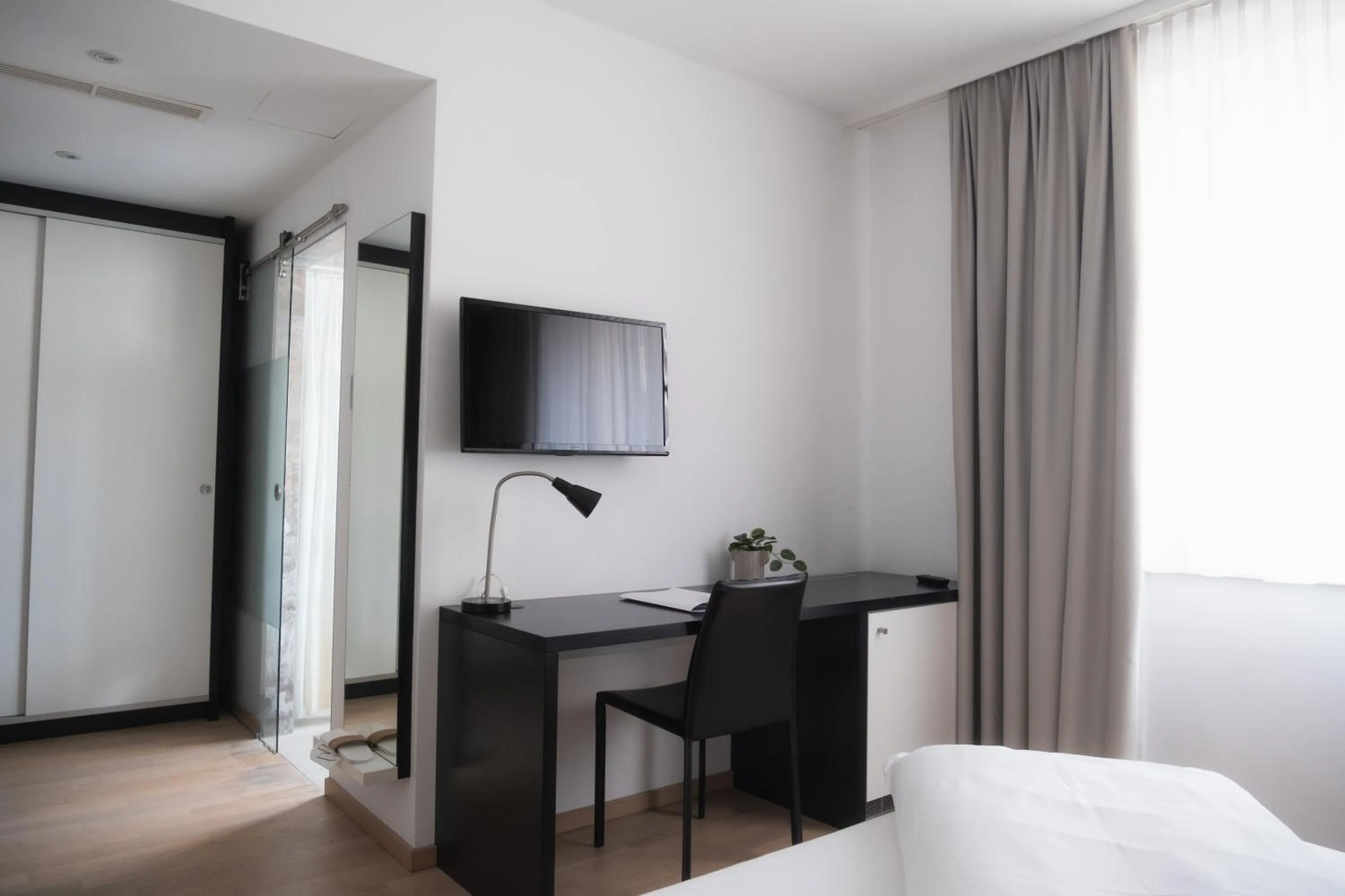 TV and multimedia, Bed in City-Hotel