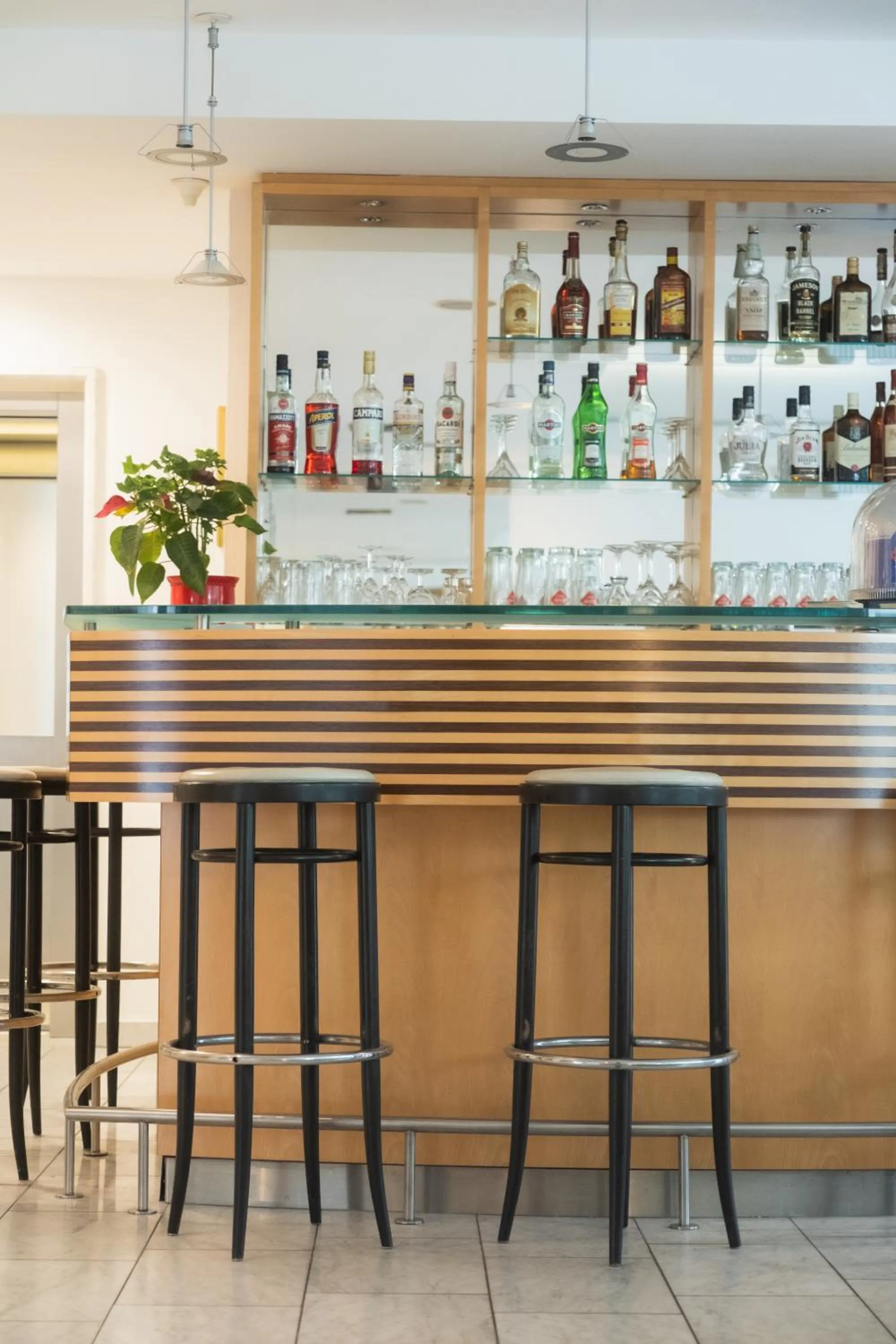 Lounge or bar in City-Hotel