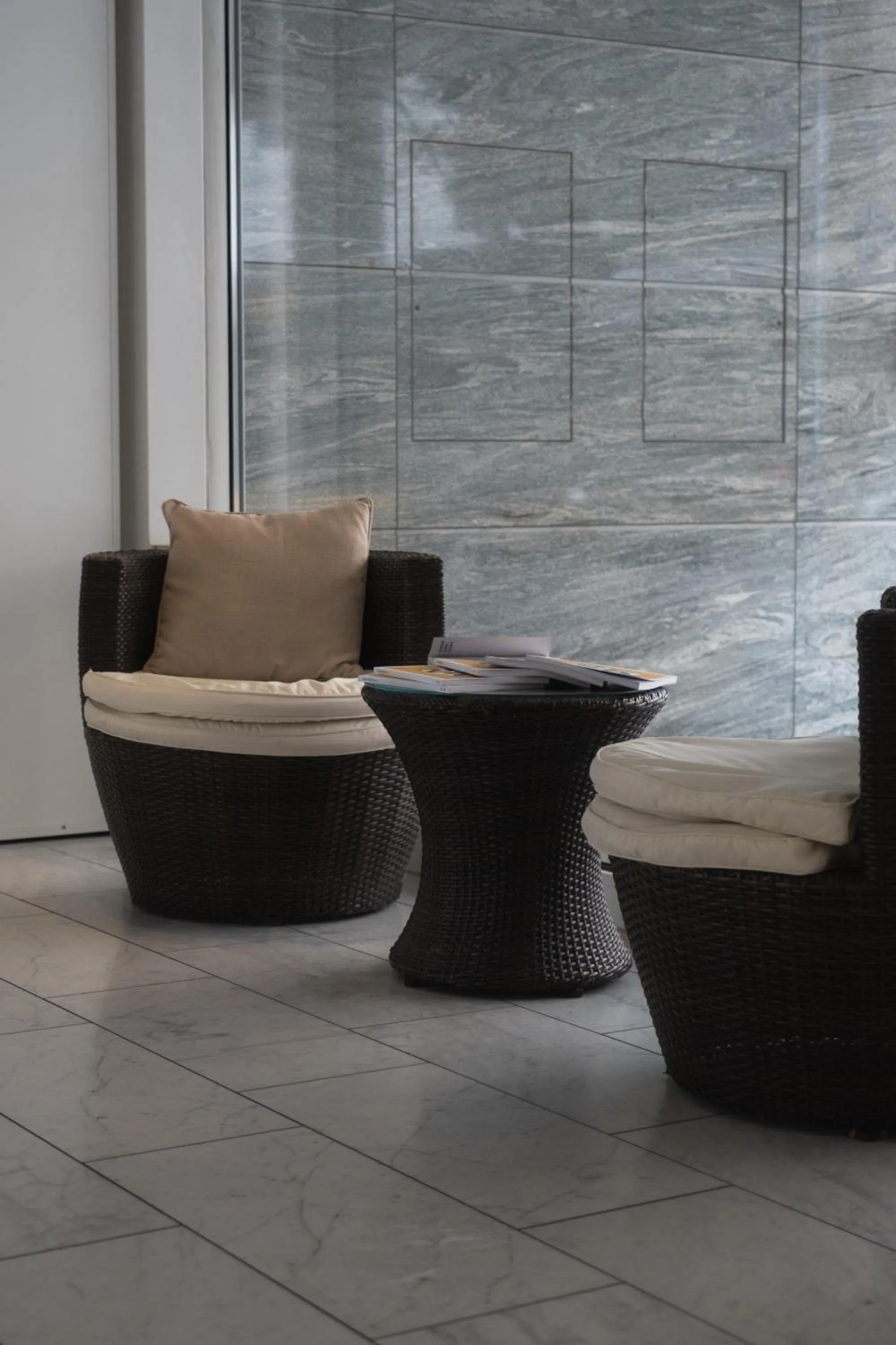 Lounge or bar in City-Hotel