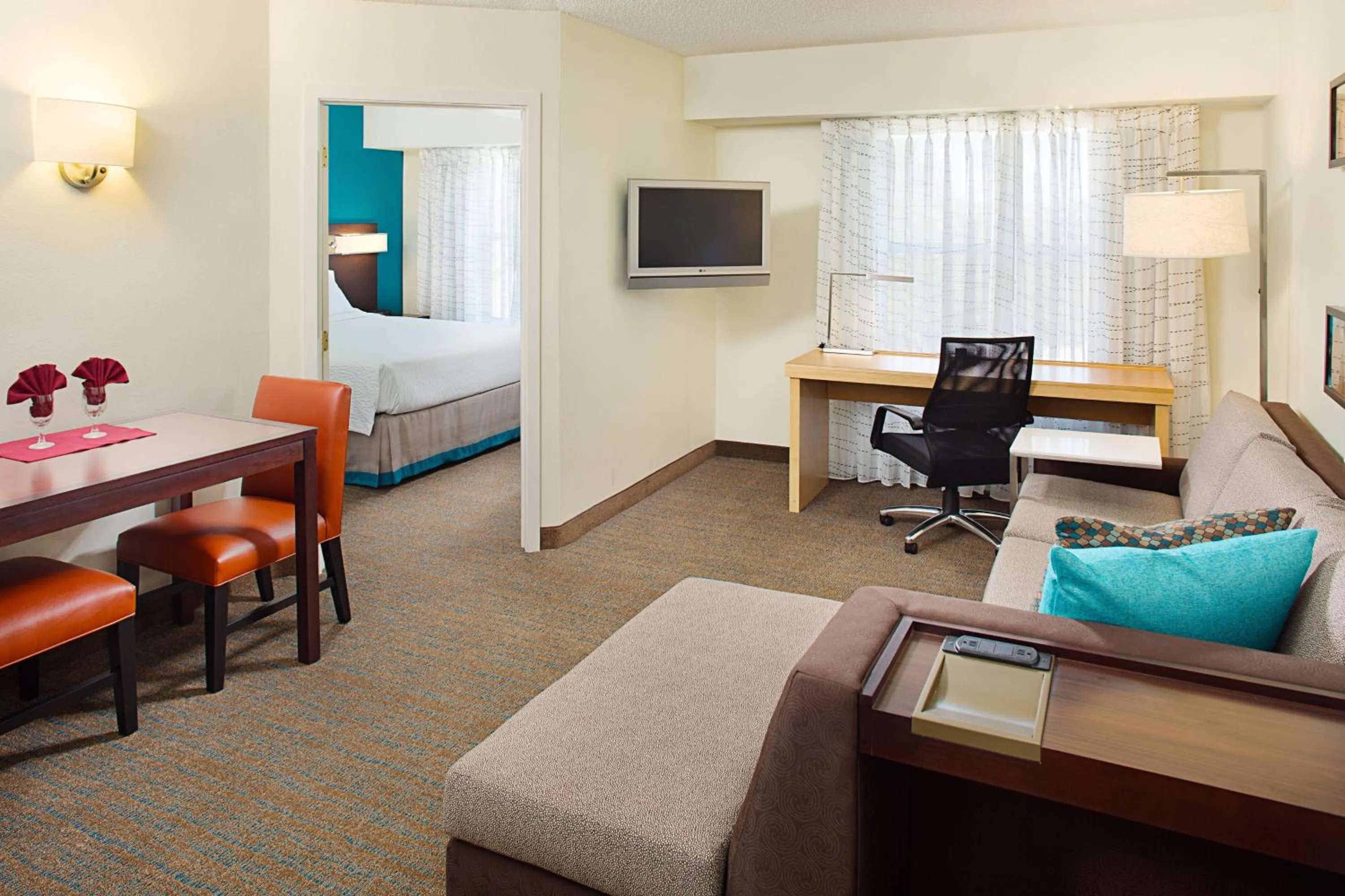 Bedroom, Bed in Residence Inn Gaithersburg Washingtonian Center