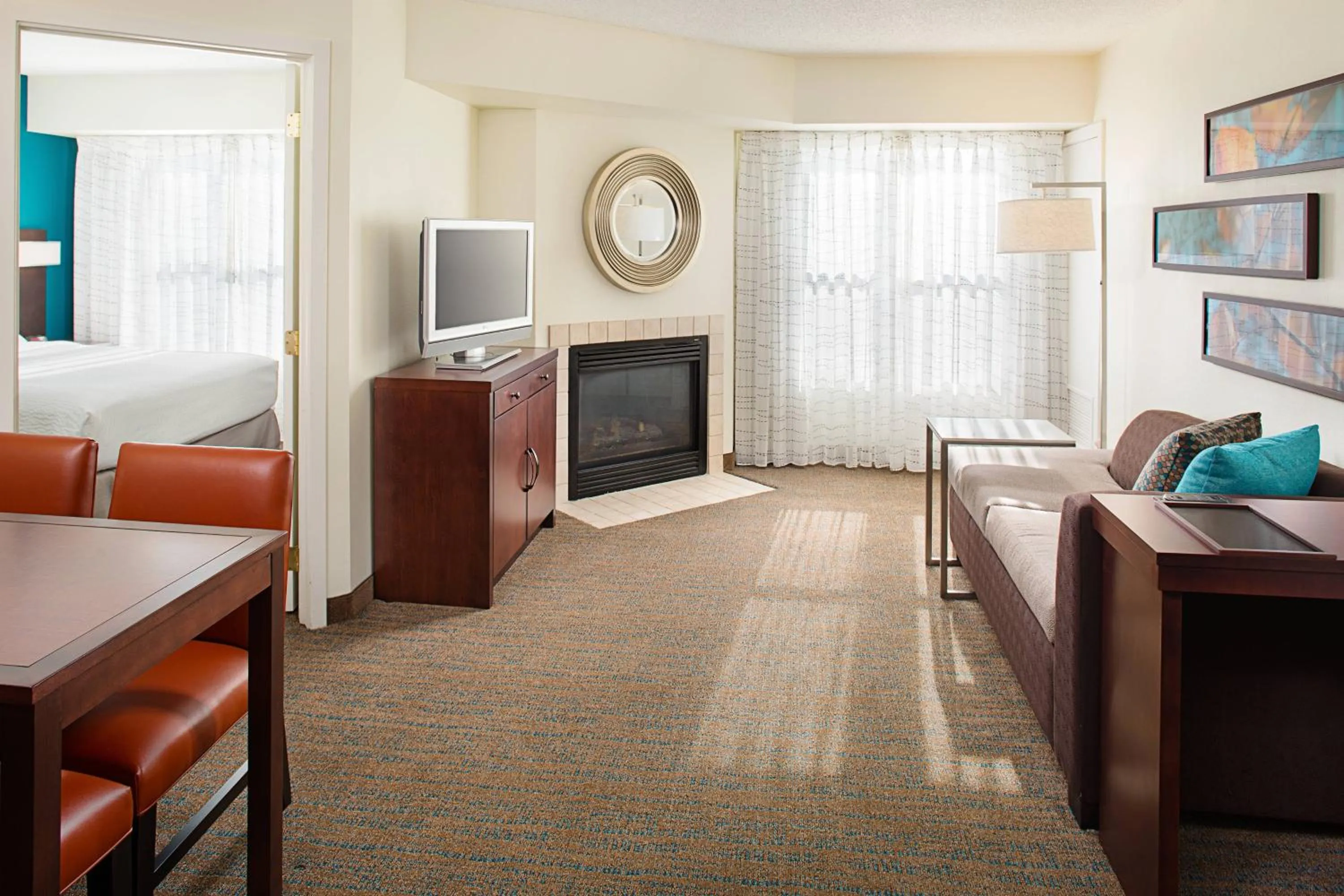 Living room, Bed in Residence Inn Gaithersburg Washingtonian Center