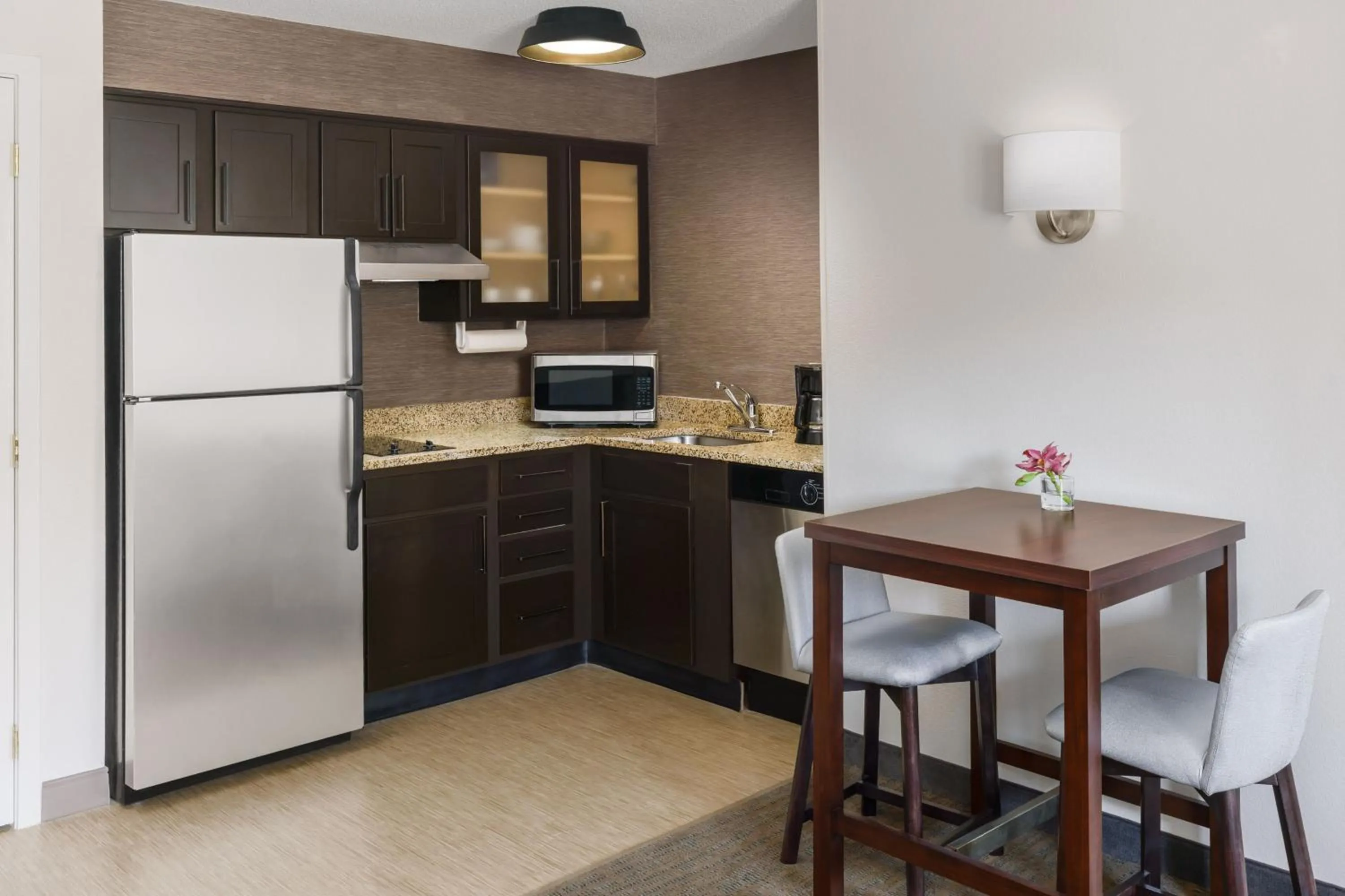 Kitchen or kitchenette in Residence Inn Gaithersburg Washingtonian Center