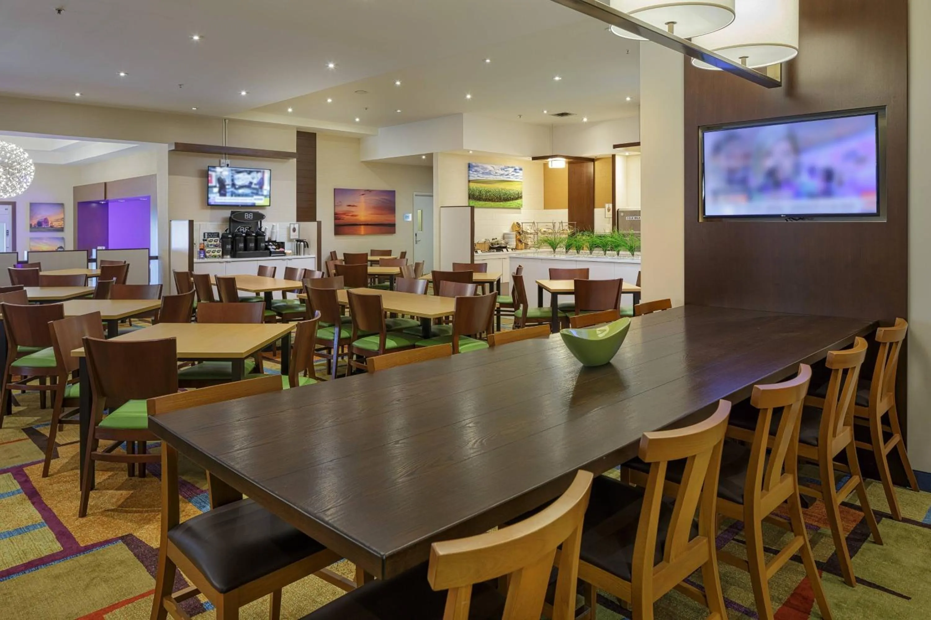 Breakfast in Fairfield Inn & Suites by Marriott Belleville