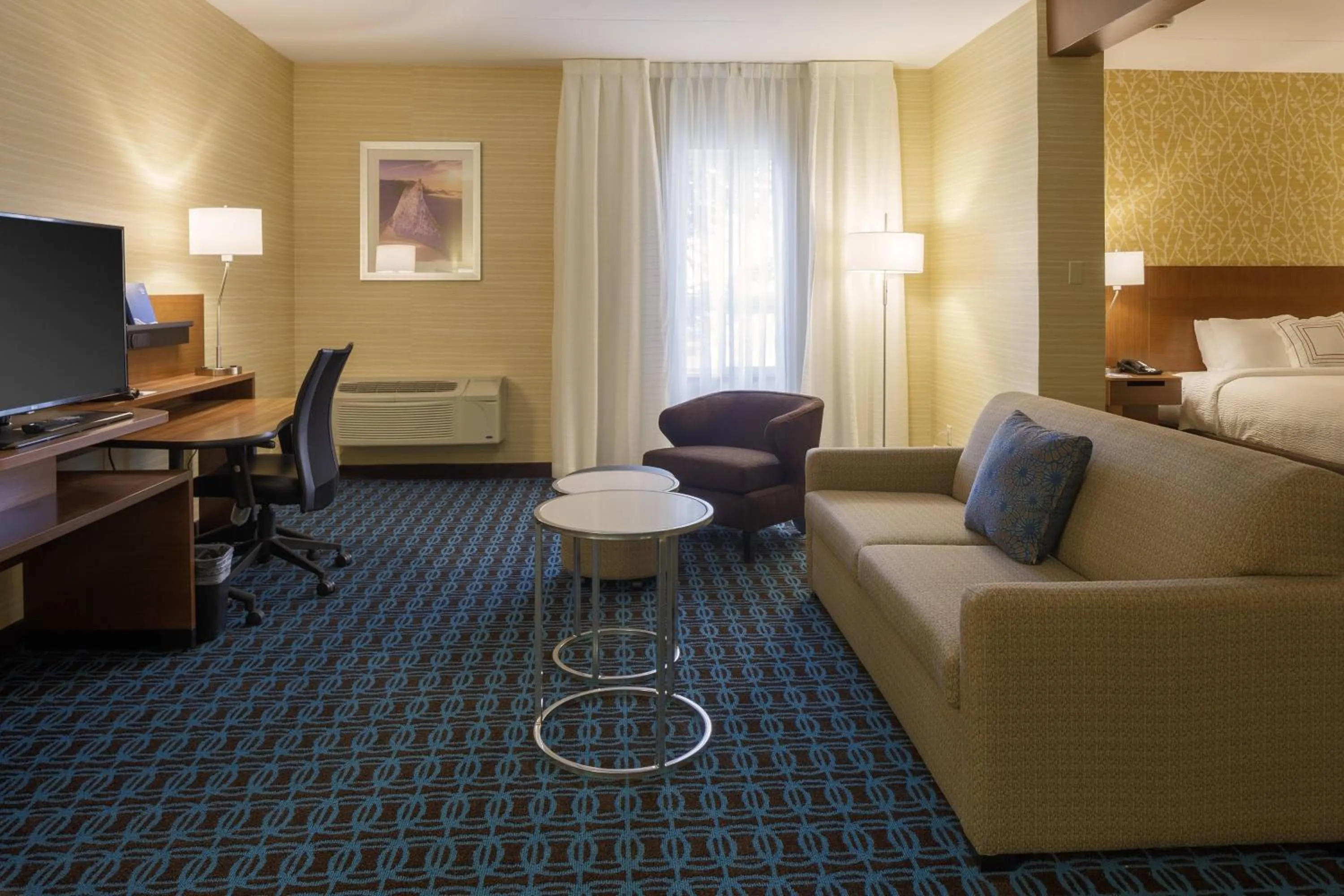 Photo of the whole room, Bed in Fairfield Inn & Suites by Marriott Belleville