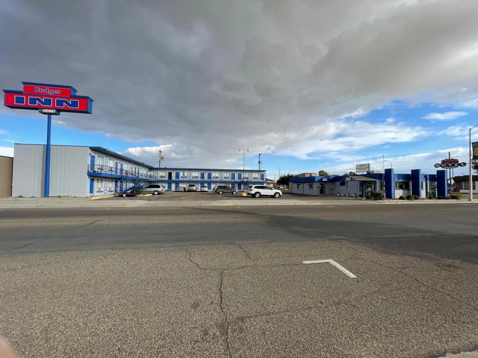 Parking in Capital O Budget Inn Ontario I-84