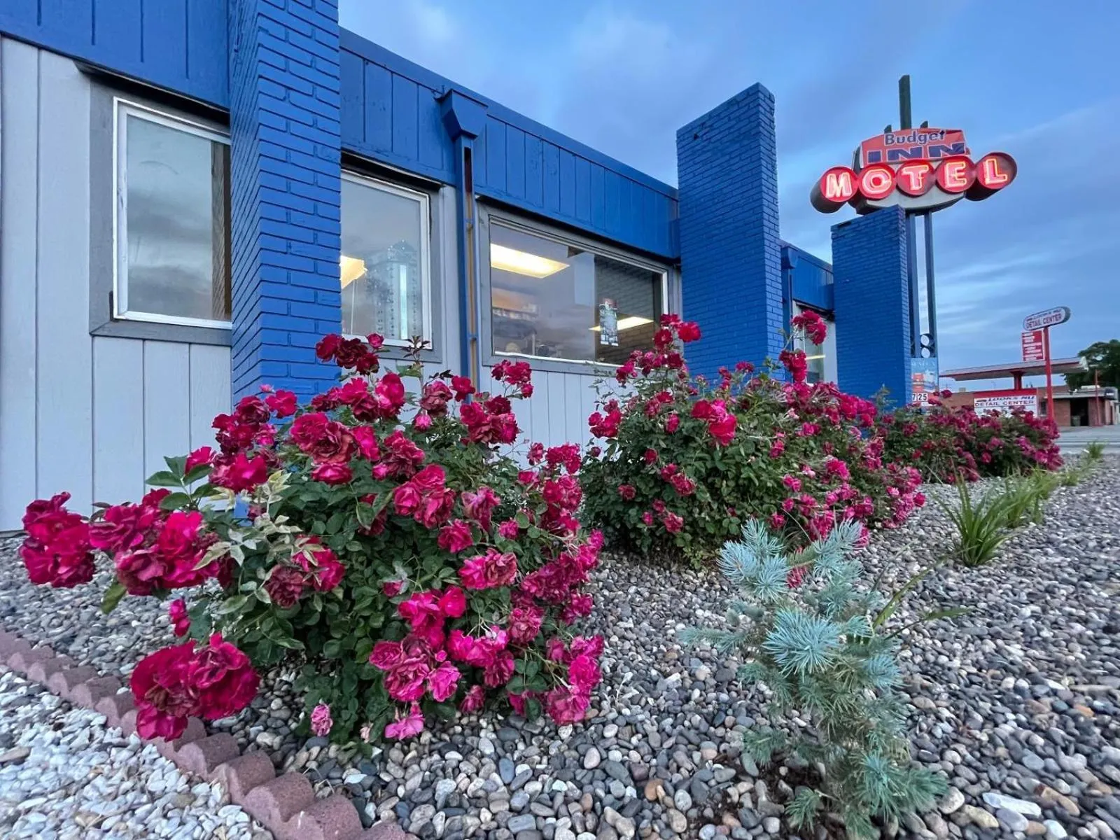 Property building in Capital O Budget Inn Ontario I-84