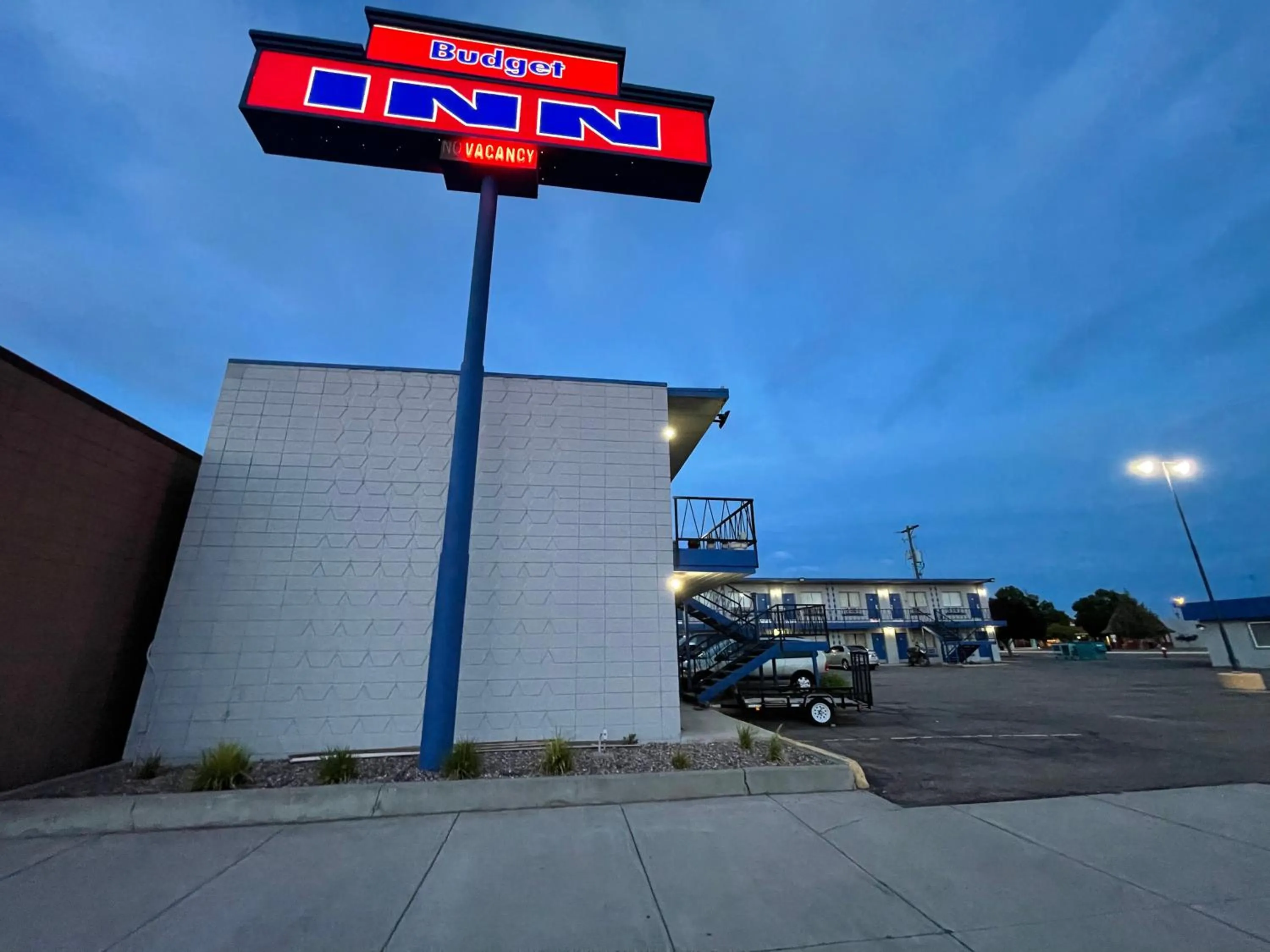 Property building in Capital O Budget Inn Ontario I-84