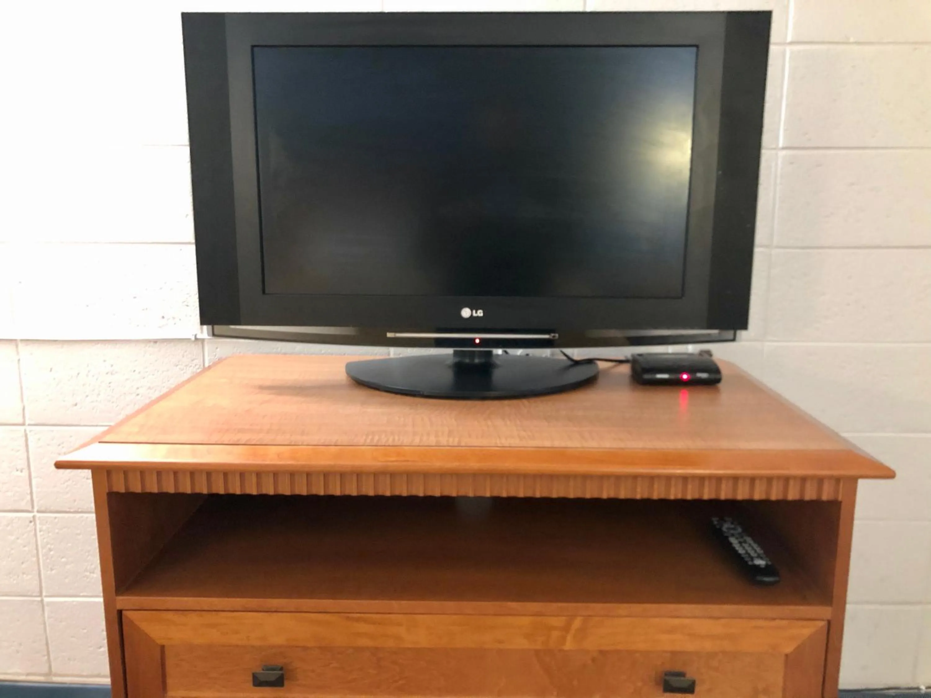 TV and multimedia in Capital O Budget Inn Ontario I-84