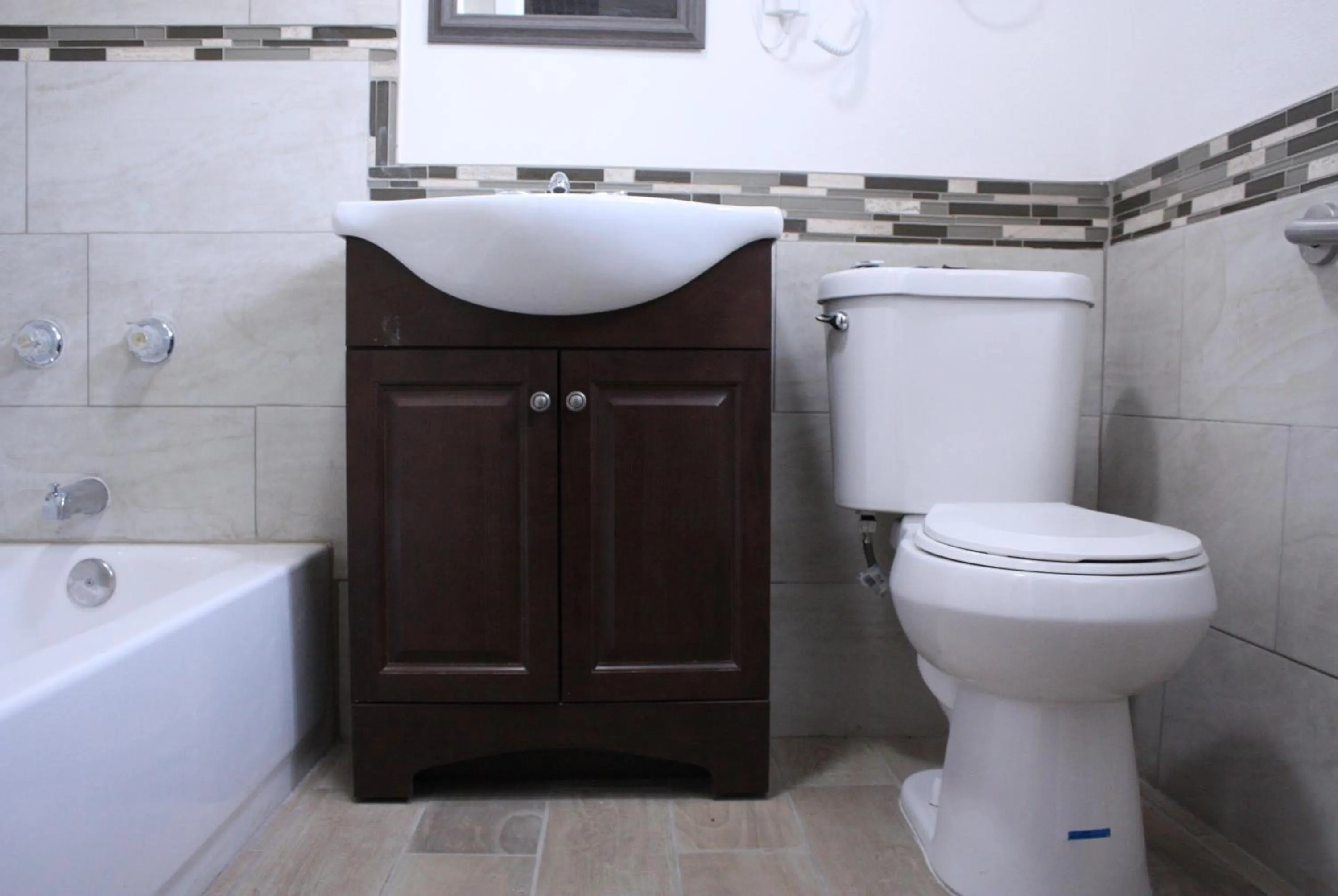 Bathroom in Capital O Budget Inn Ontario I-84