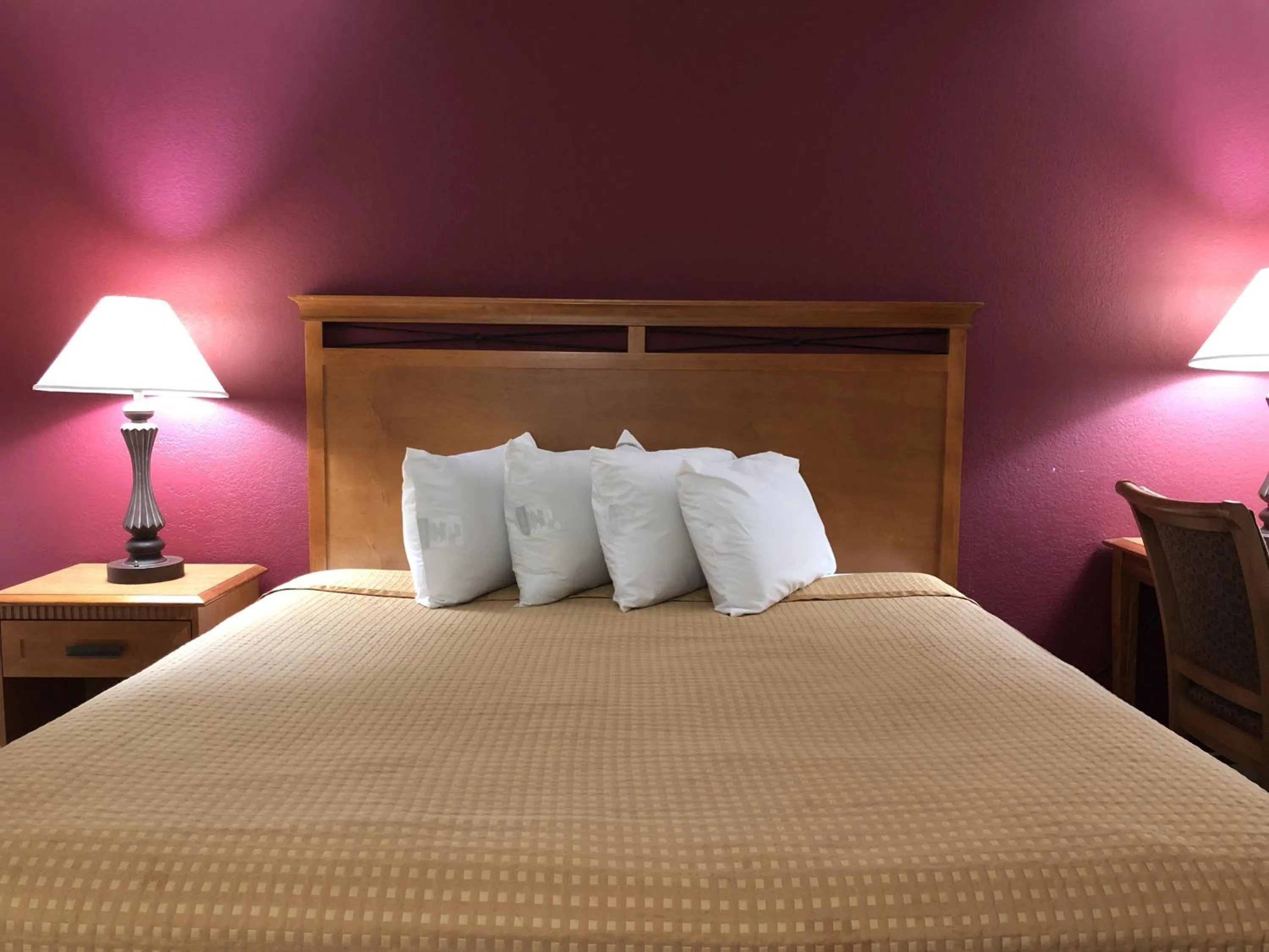 Bedroom, Bed in Capital O Budget Inn Ontario I-84