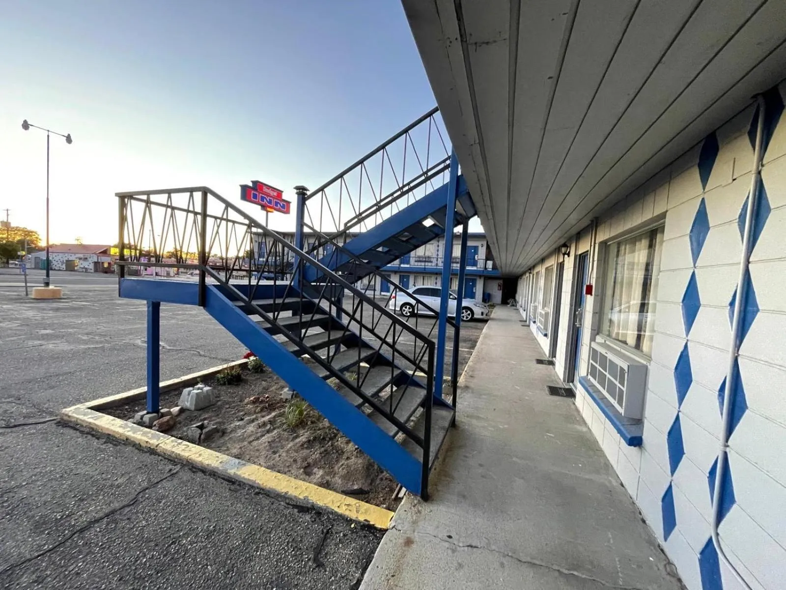 Parking in Capital O Budget Inn Ontario I-84