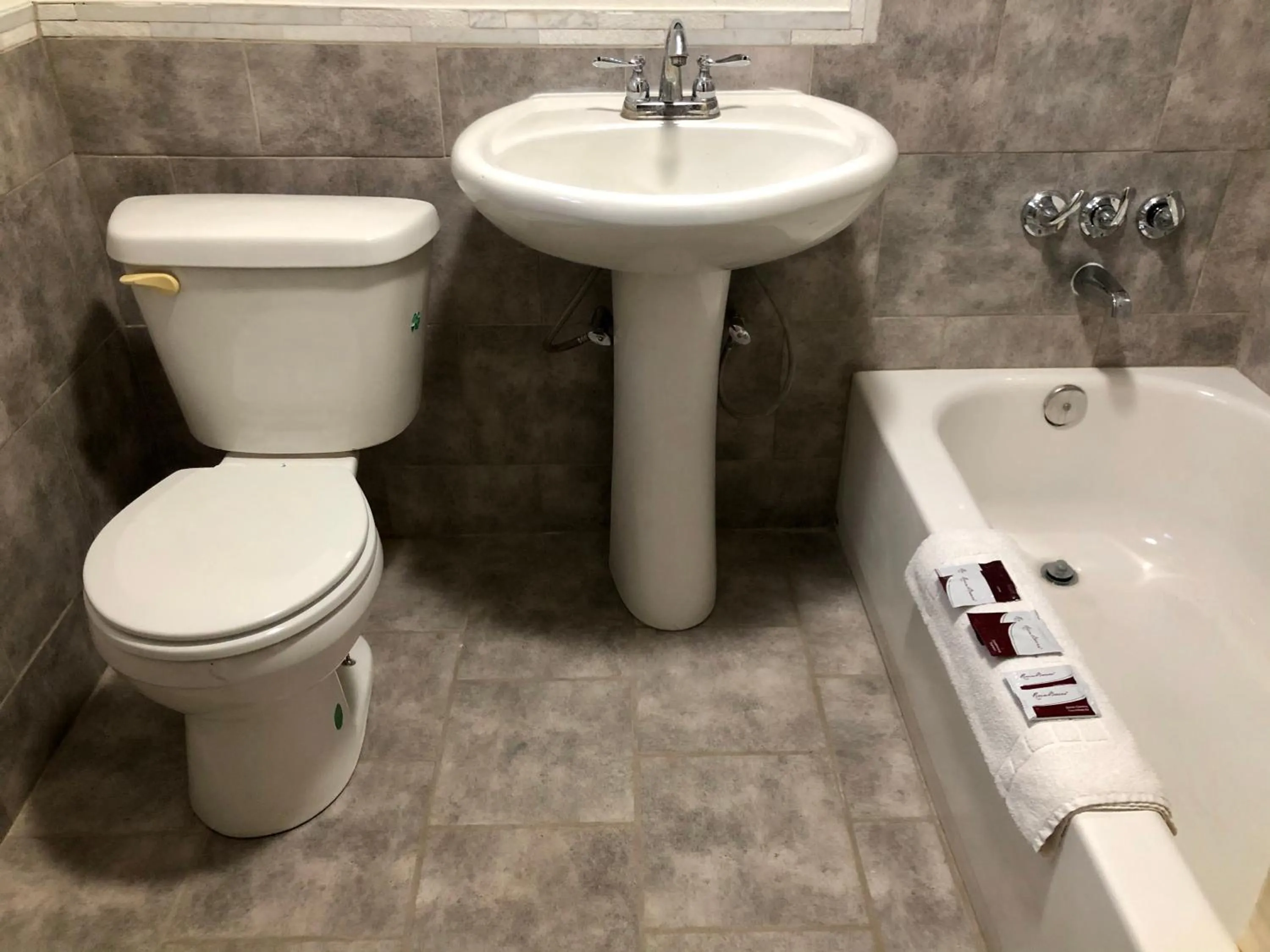 Bathroom in Capital O Budget Inn Ontario I-84