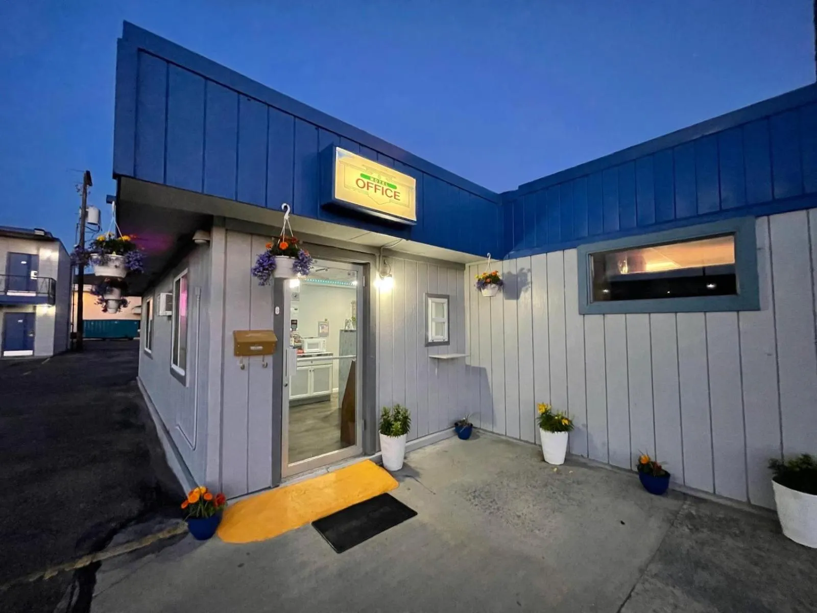 Lobby or reception in Capital O Budget Inn Ontario I-84