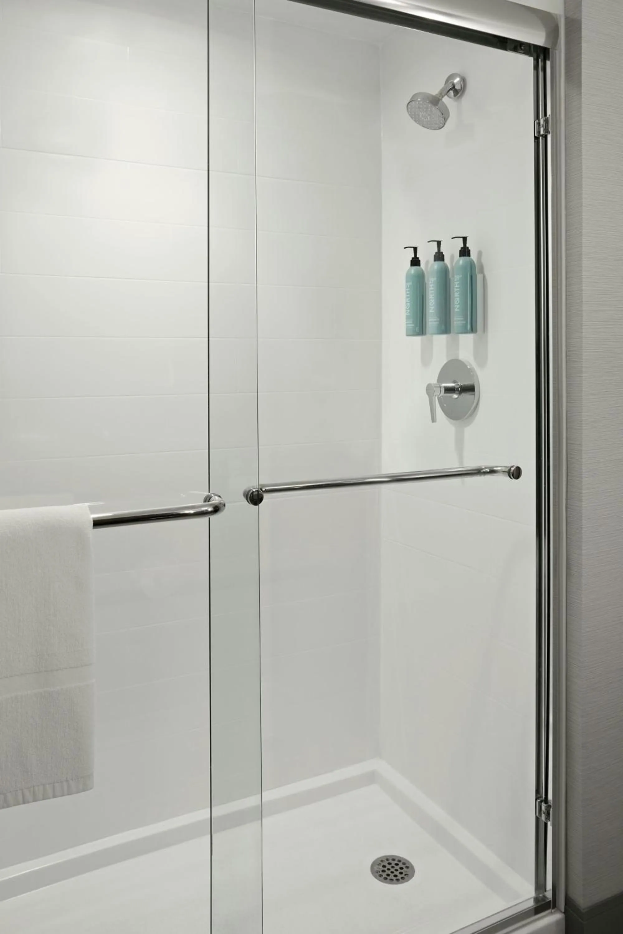 Bathroom in Courtyard by Marriott Hamilton