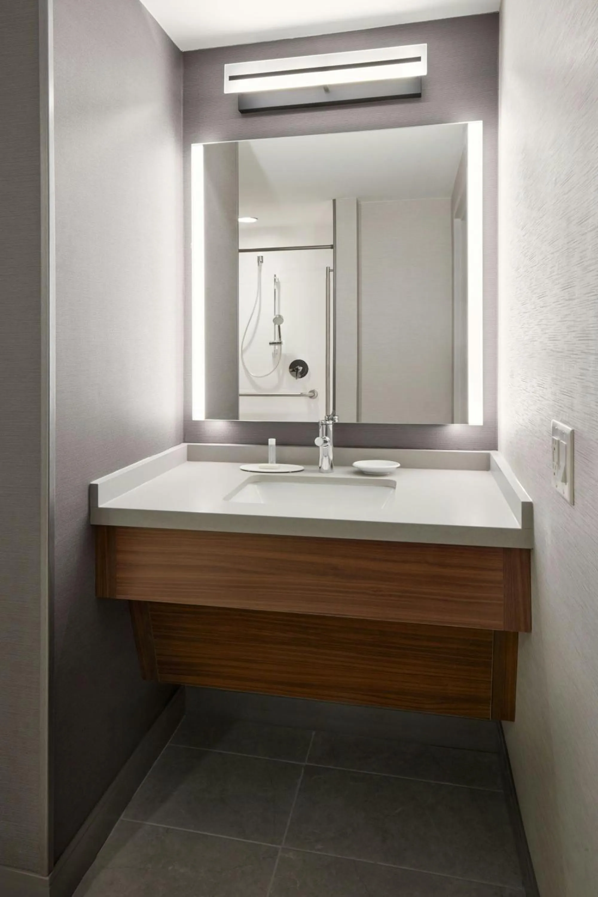 Bathroom in Courtyard by Marriott Hamilton