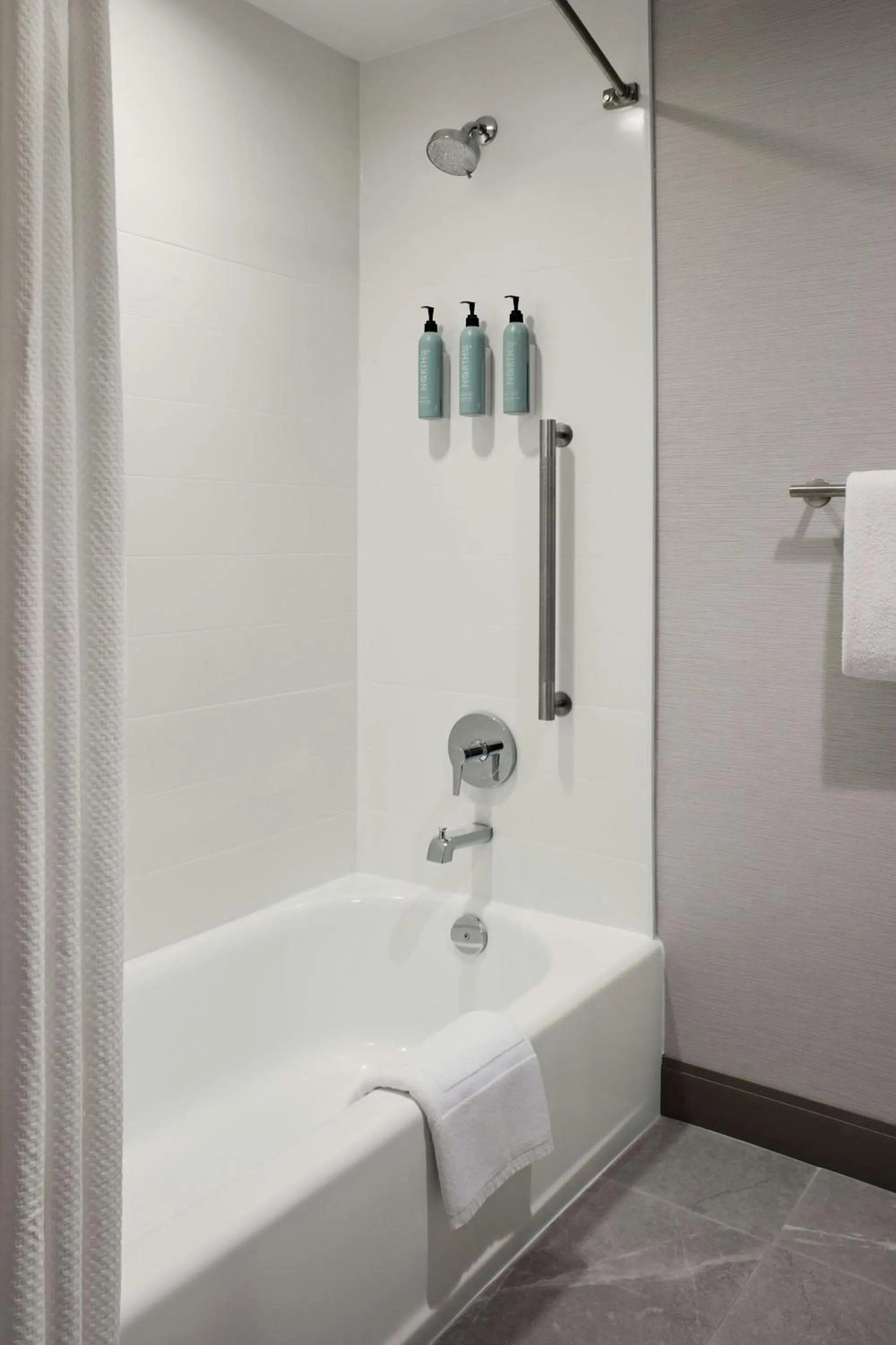 Bathroom in Courtyard by Marriott Hamilton