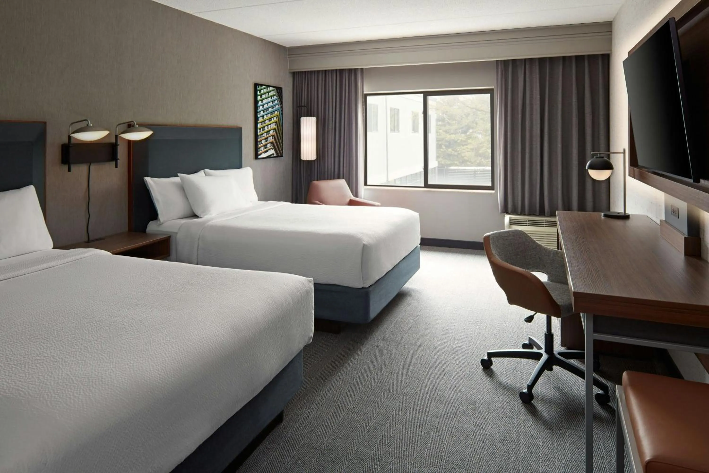 Photo of the whole room, Bed in Courtyard by Marriott Hamilton