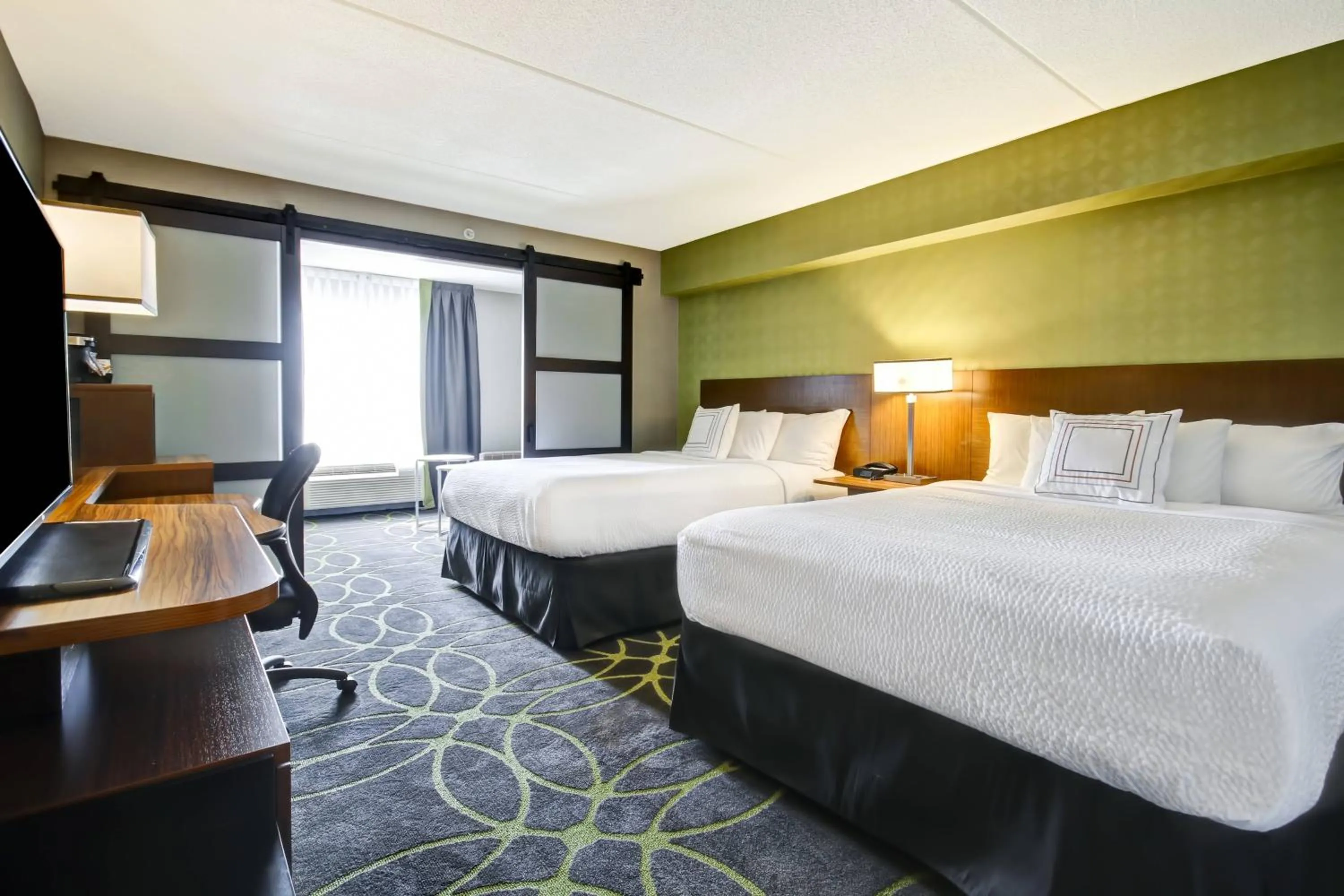 Photo of the whole room, Bed in Fairfield Inn & Suites by Marriott Guelph
