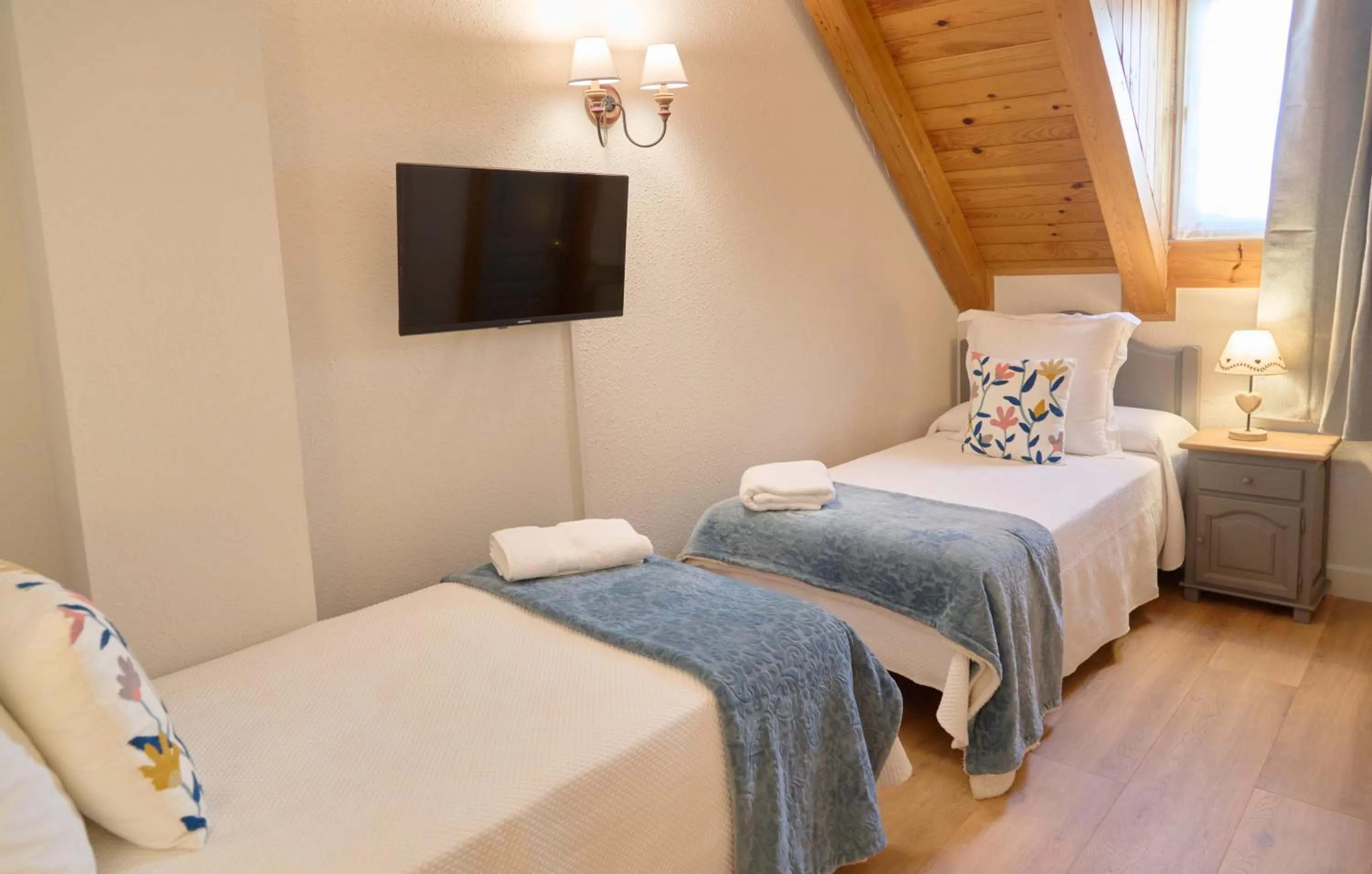 Photo of the whole room, Bed in Hotel Anglada