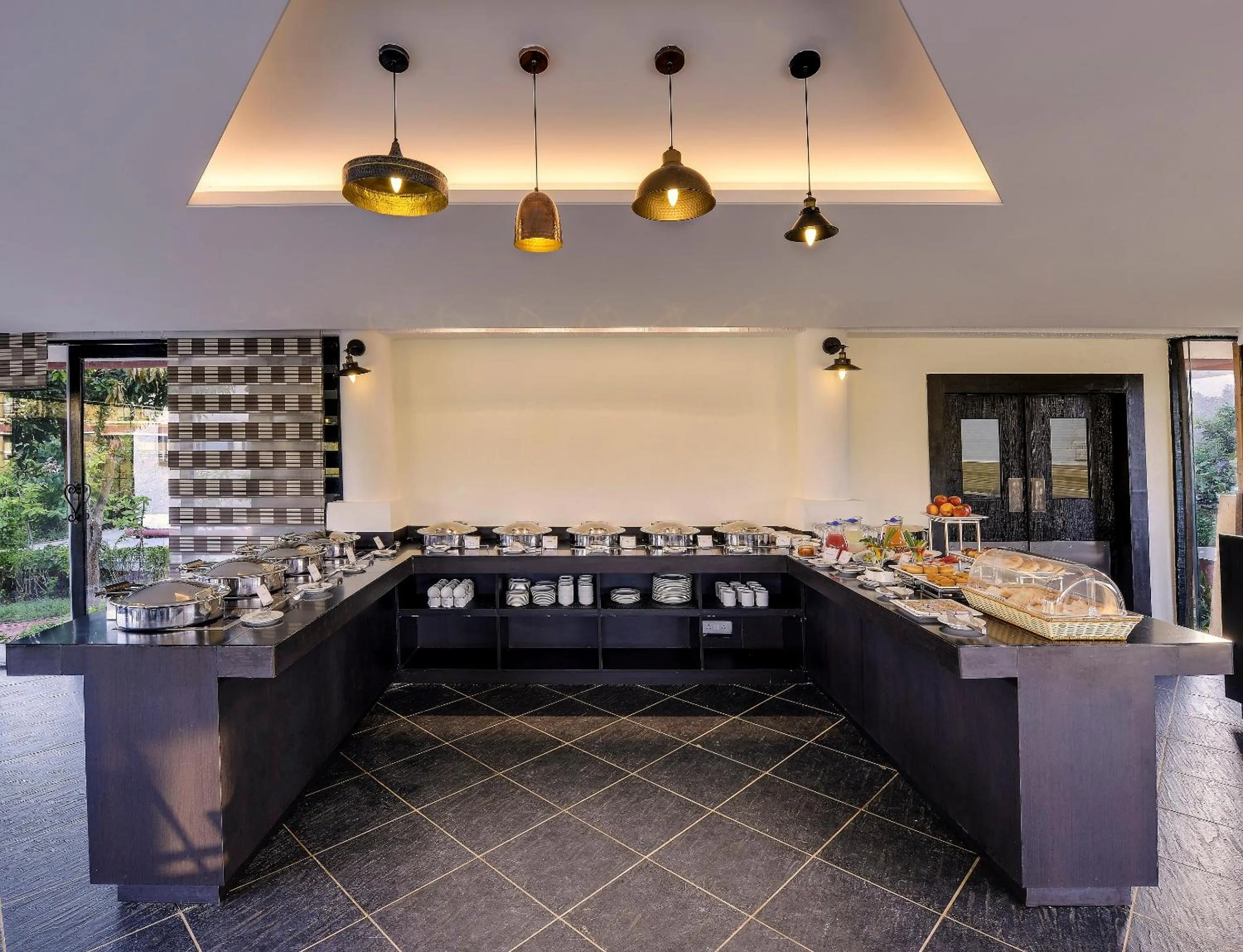 Restaurant/places to eat in Sterling Kanha