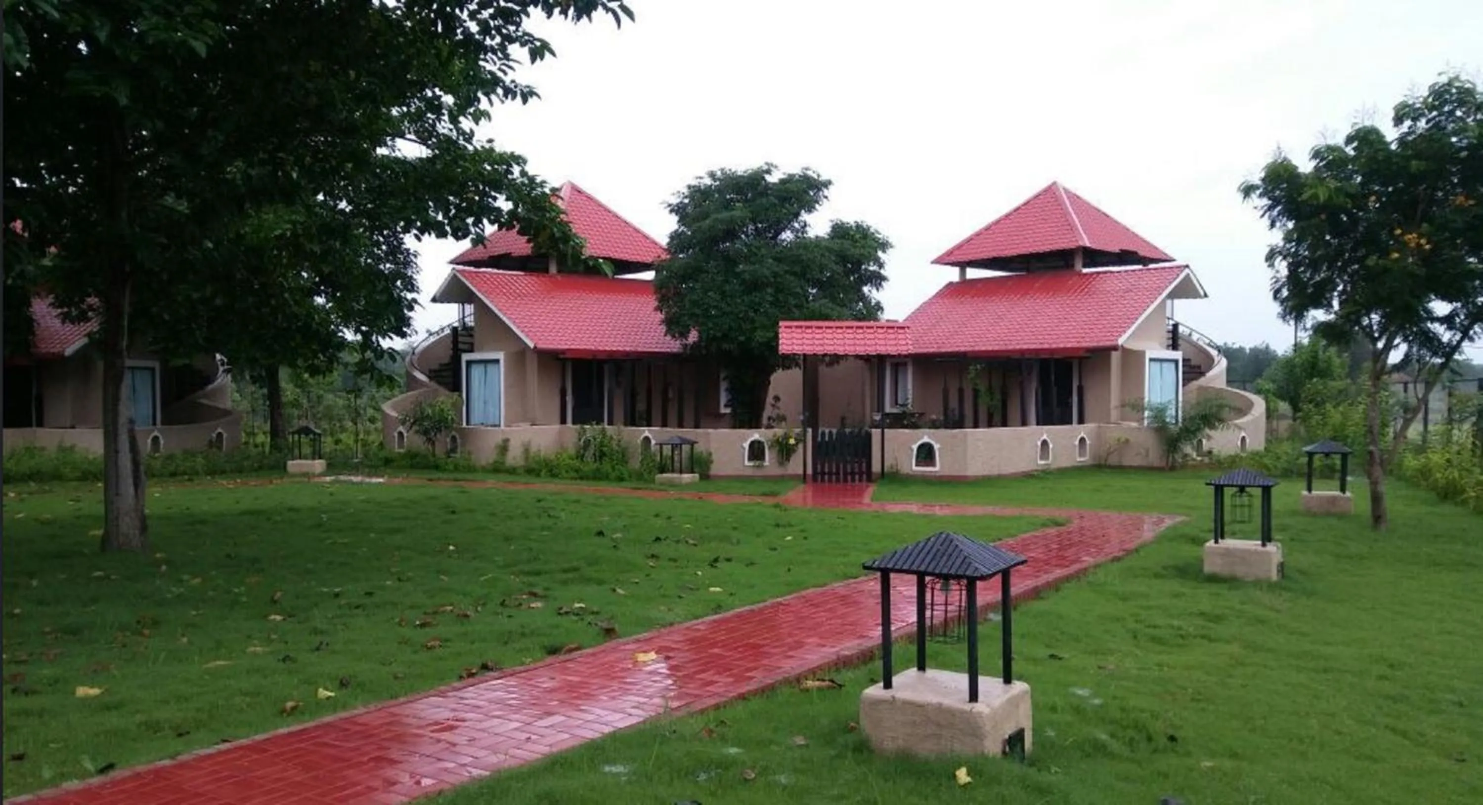 Garden view in Sterling Kanha