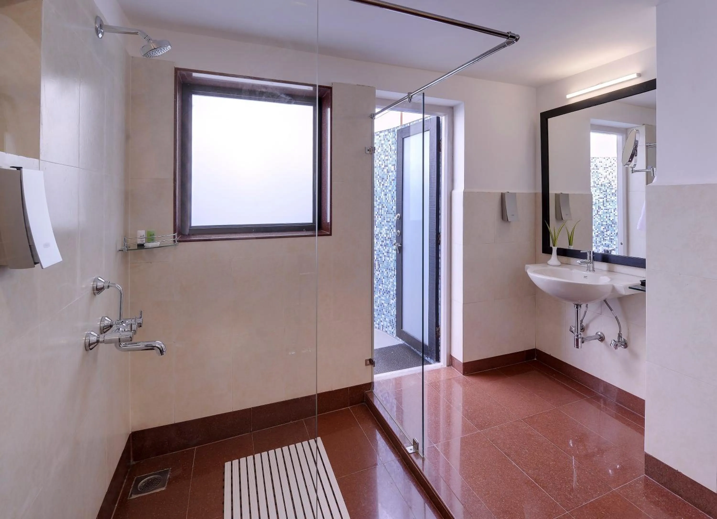 Shower in Sterling Kanha