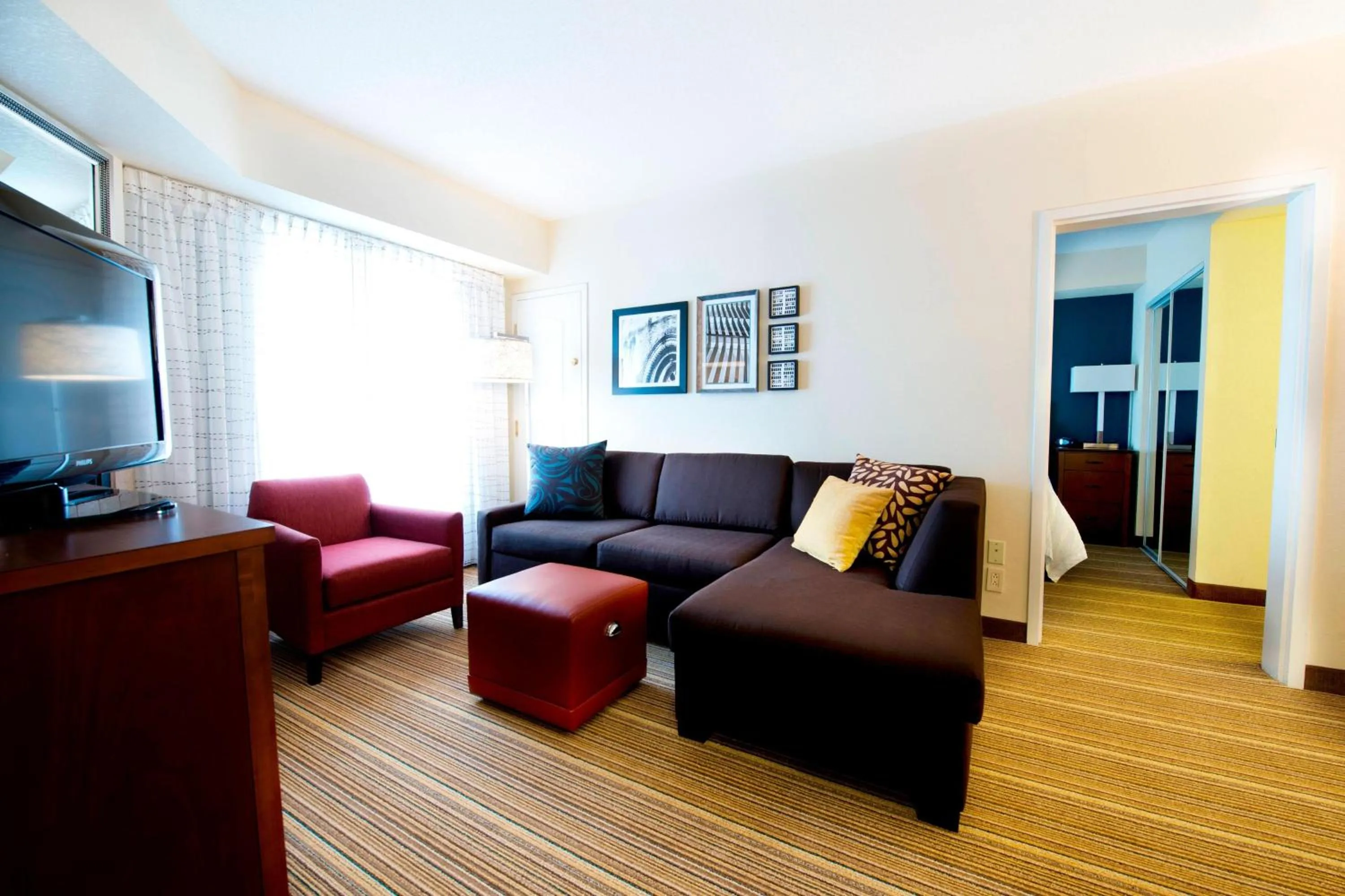 Living room in Residence Inn by Marriott Mississauga-Airport Corporate Centre West