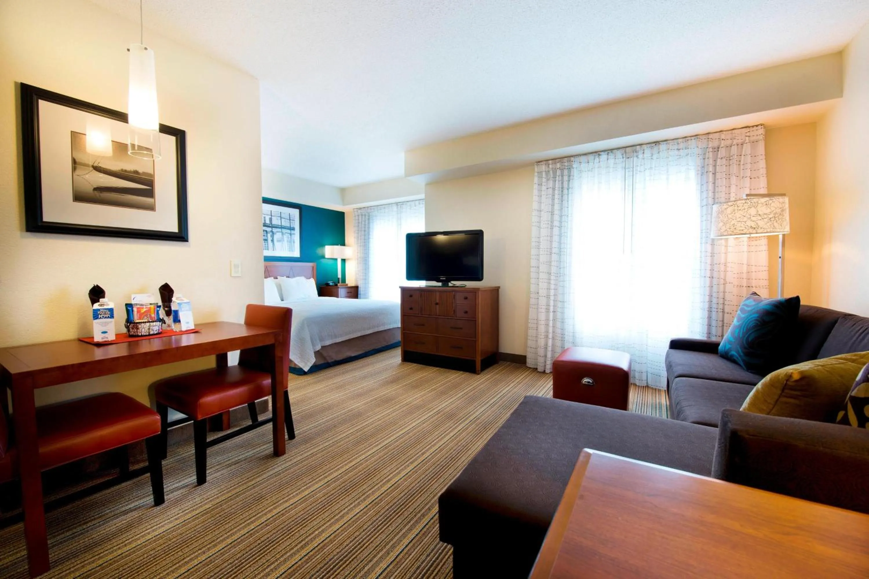 Photo of the whole room, Bed in Residence Inn by Marriott Mississauga-Airport Corporate Centre West
