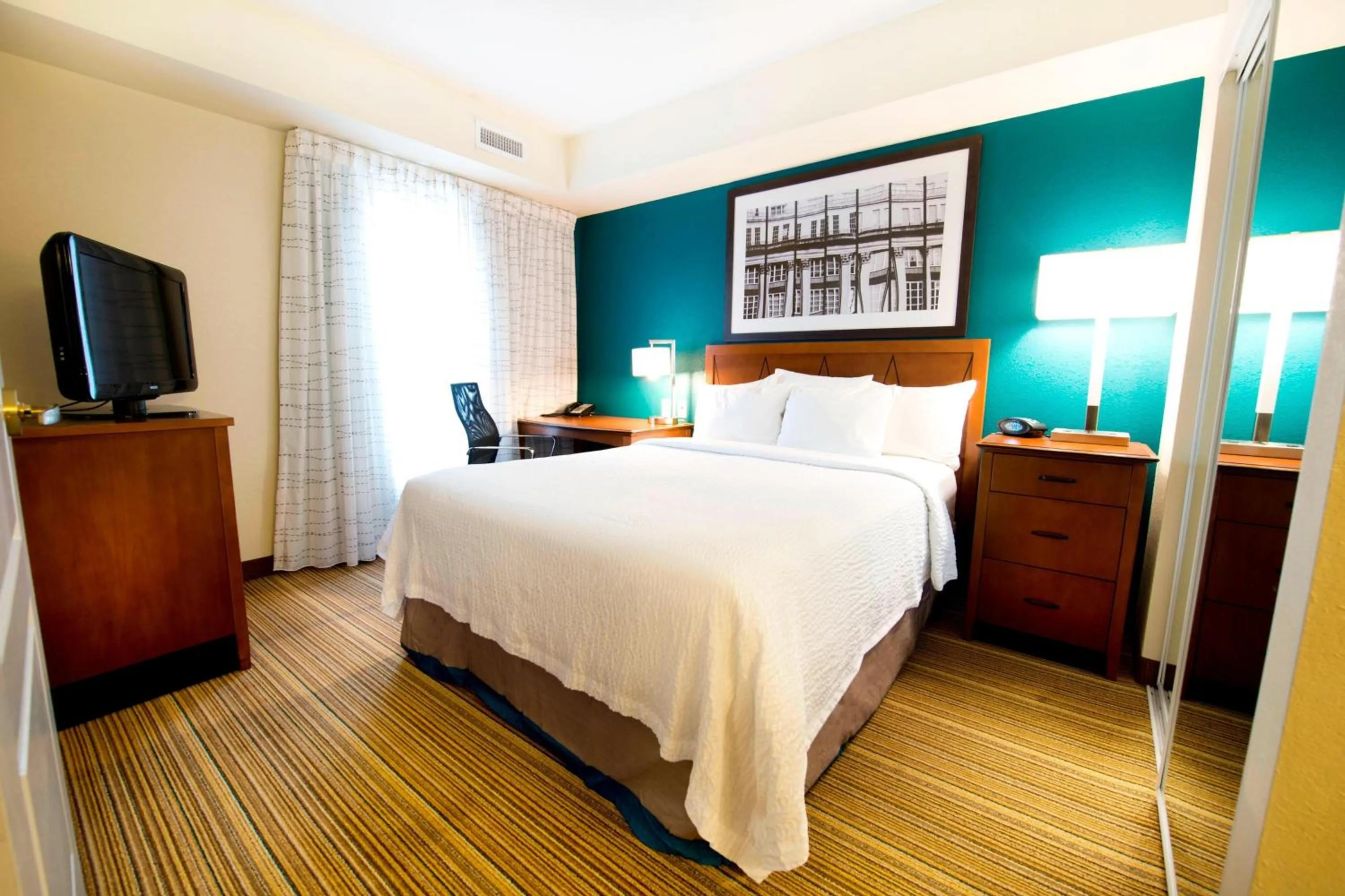 Photo of the whole room, Bed in Residence Inn by Marriott Mississauga-Airport Corporate Centre West