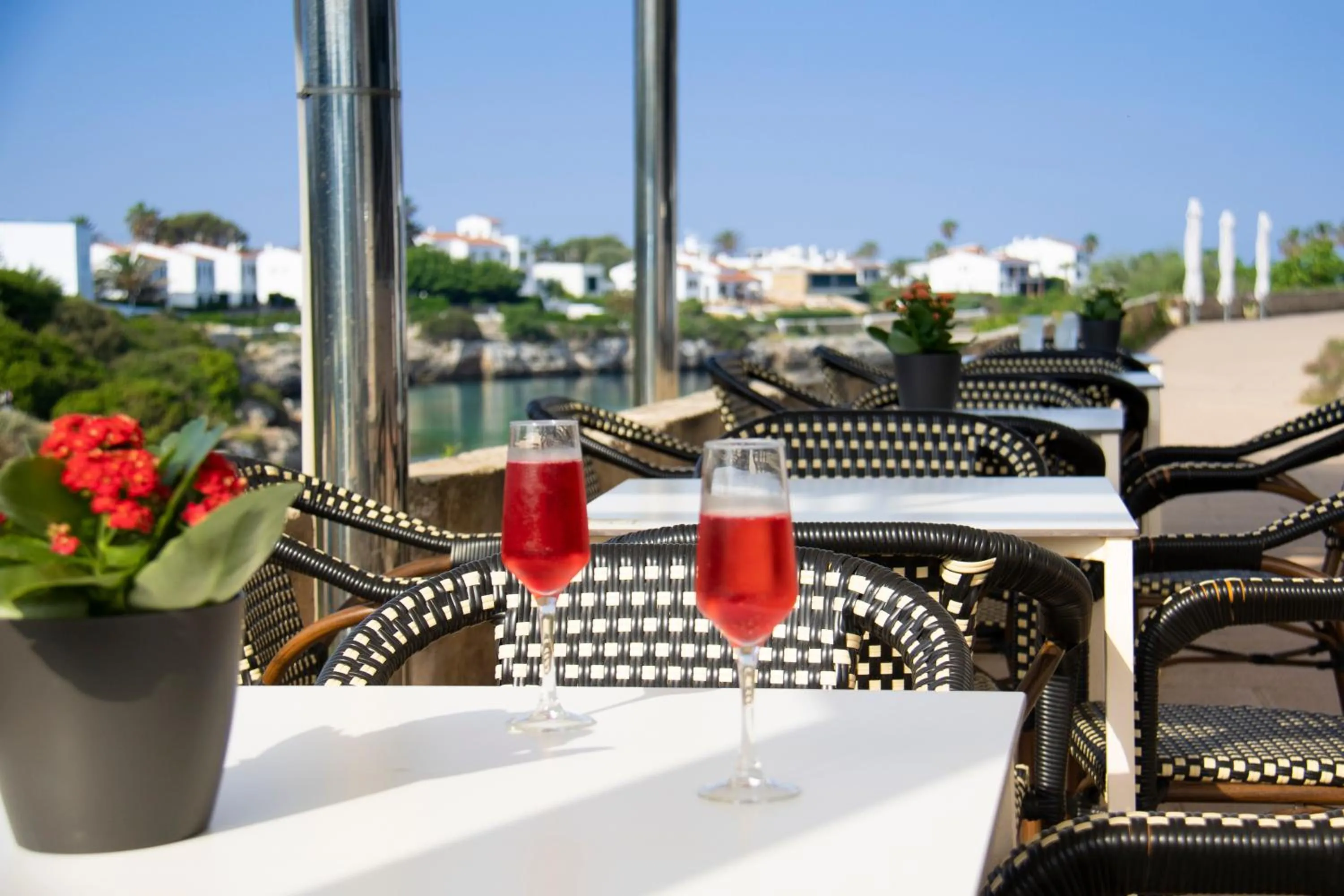 Food and drinks in Grupoandria Hotel Platja Gran