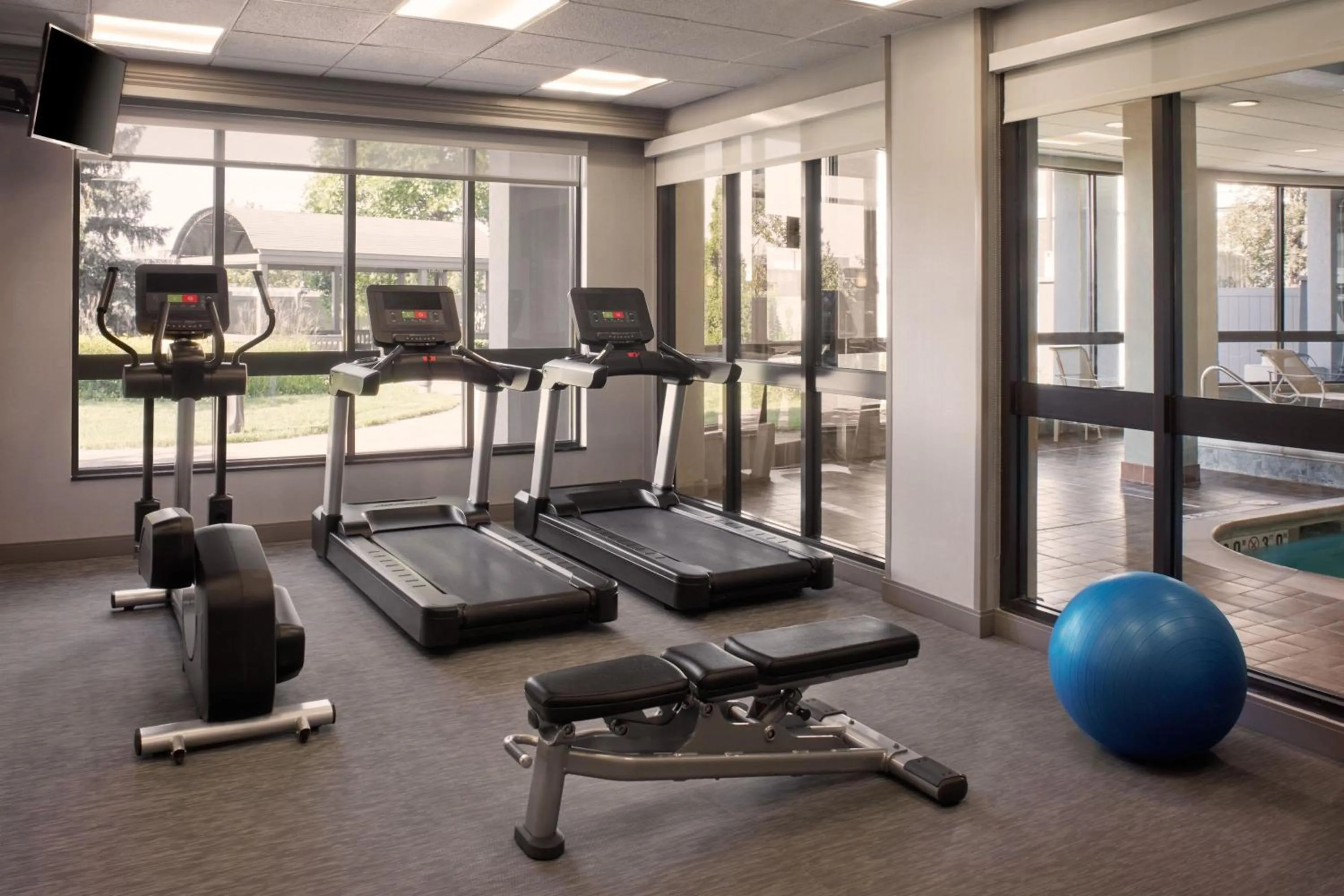 Fitness centre/facilities in Courtyard by Marriott Mississauga-Airport Corporate Centre West