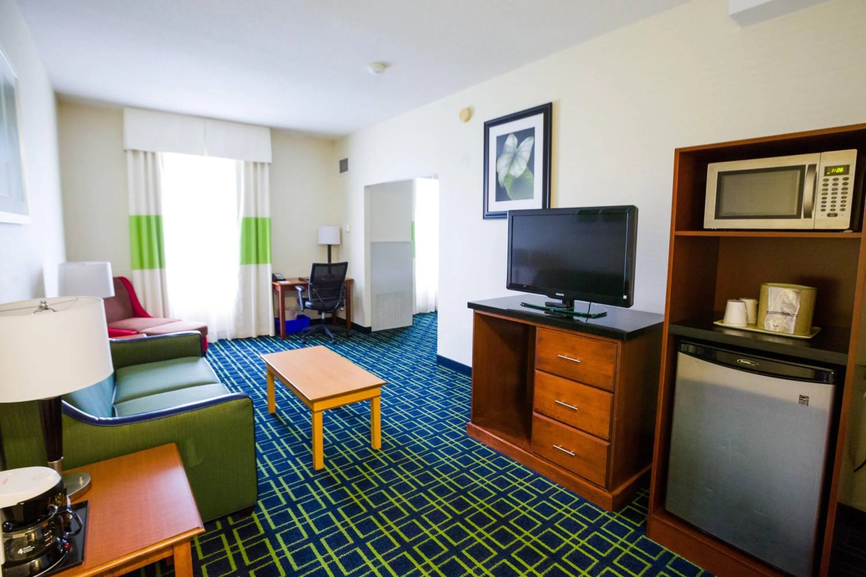 Living room in Fairfield Inn by Marriott Toronto Oakville