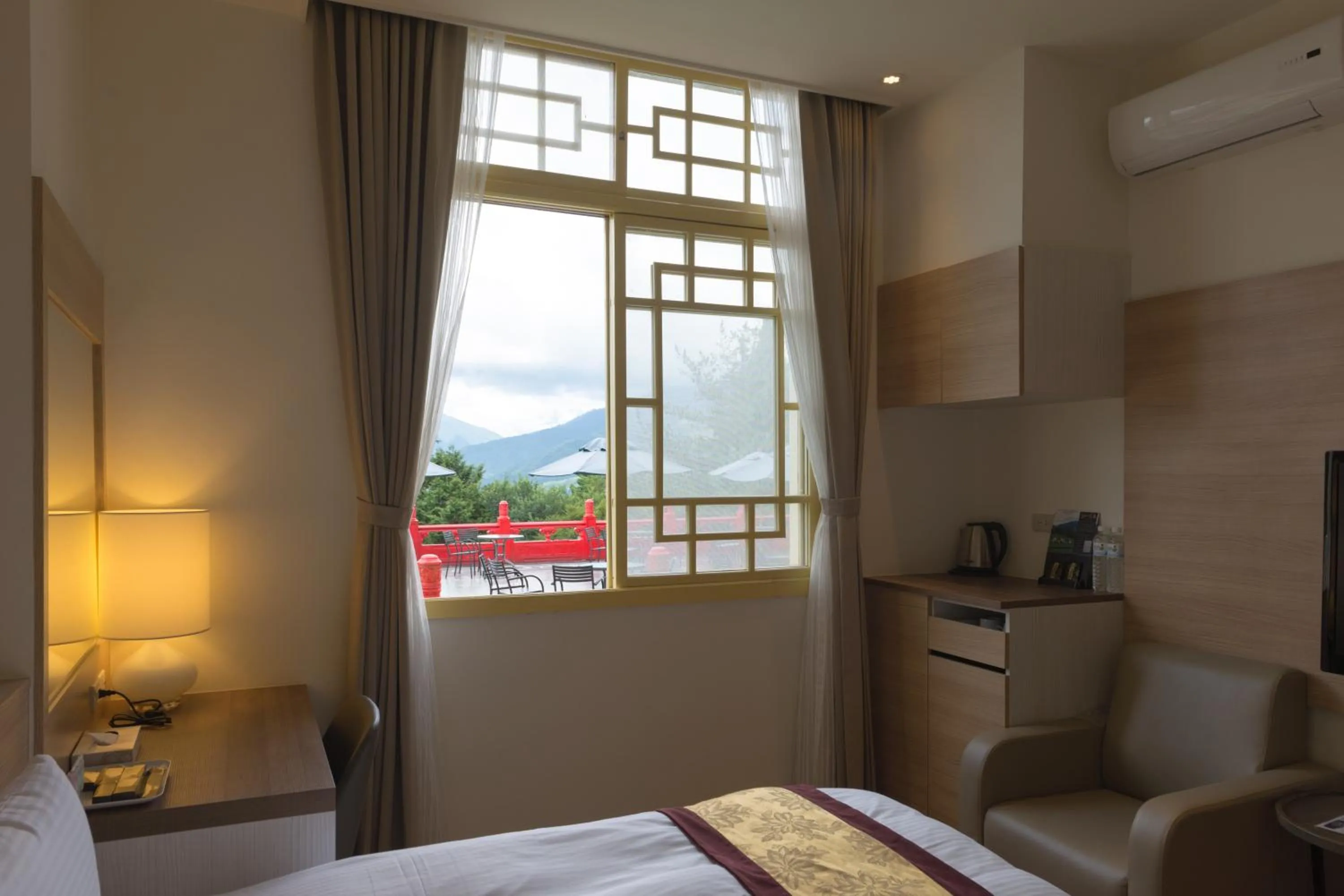 Mountain view, Bed in Lishan Guest House
