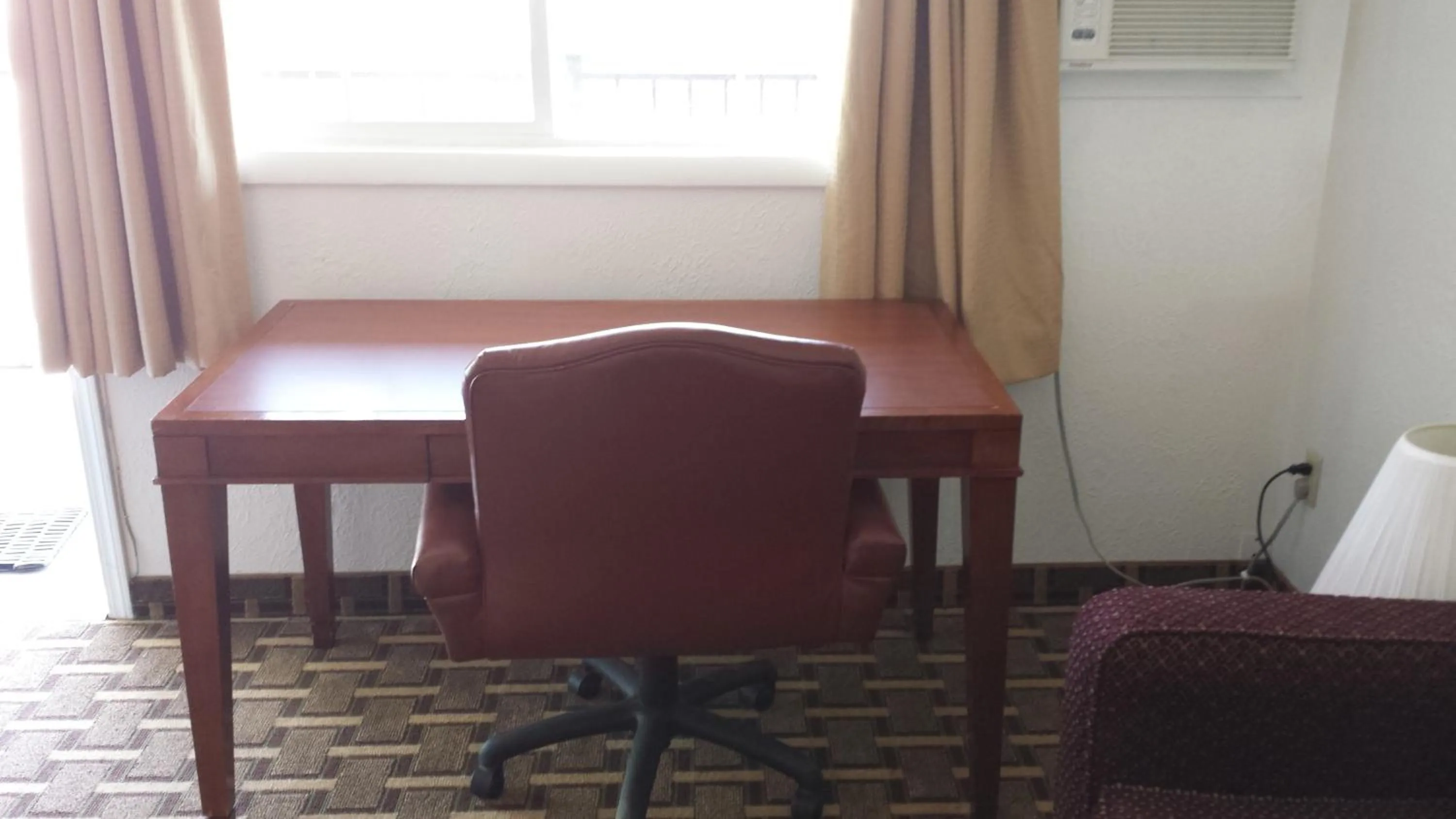 Seating area in Executive Inn & Suites