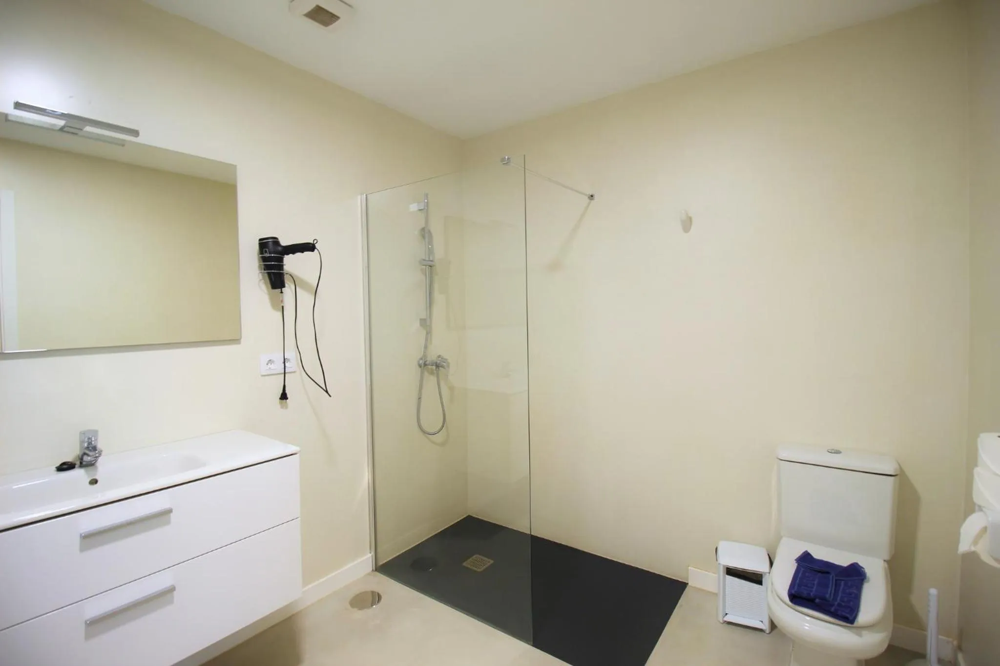 Bathroom in Apartamentos Moraña