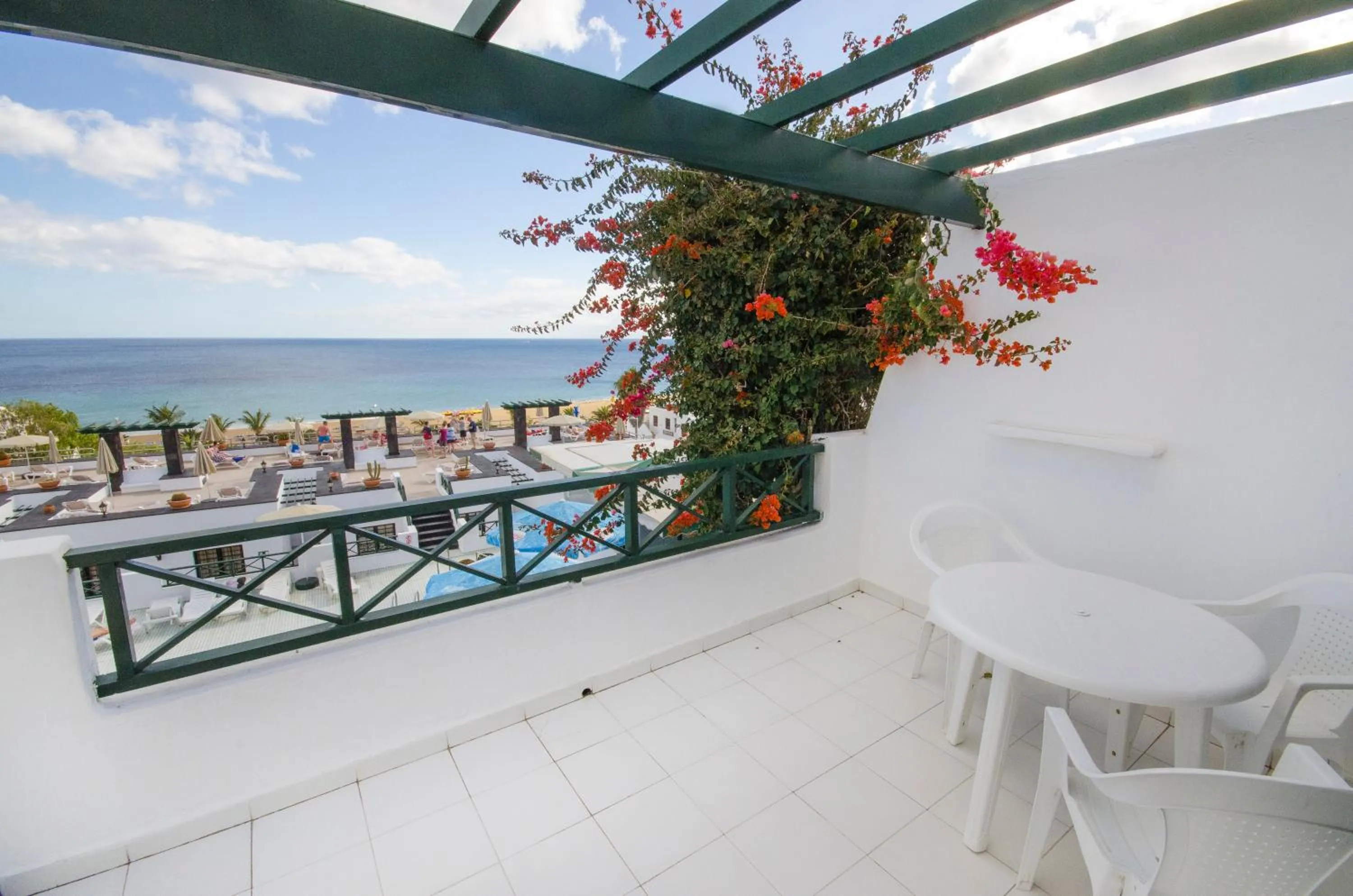 Pool view in Apartamentos Moraña
