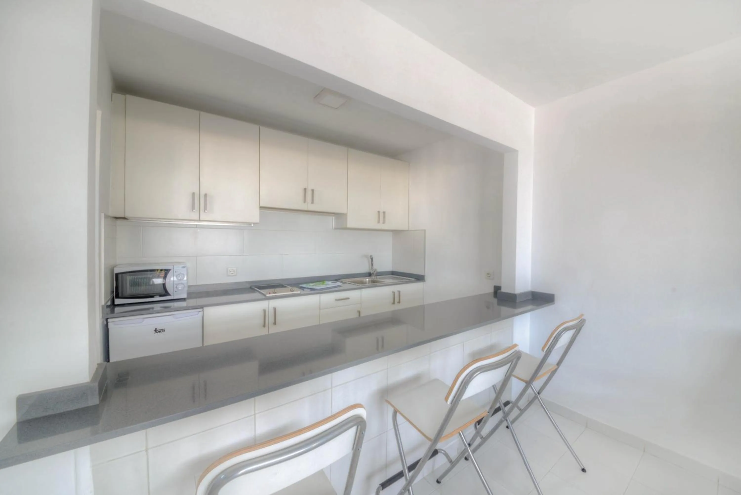 Kitchen or kitchenette in Apartamentos Moraña