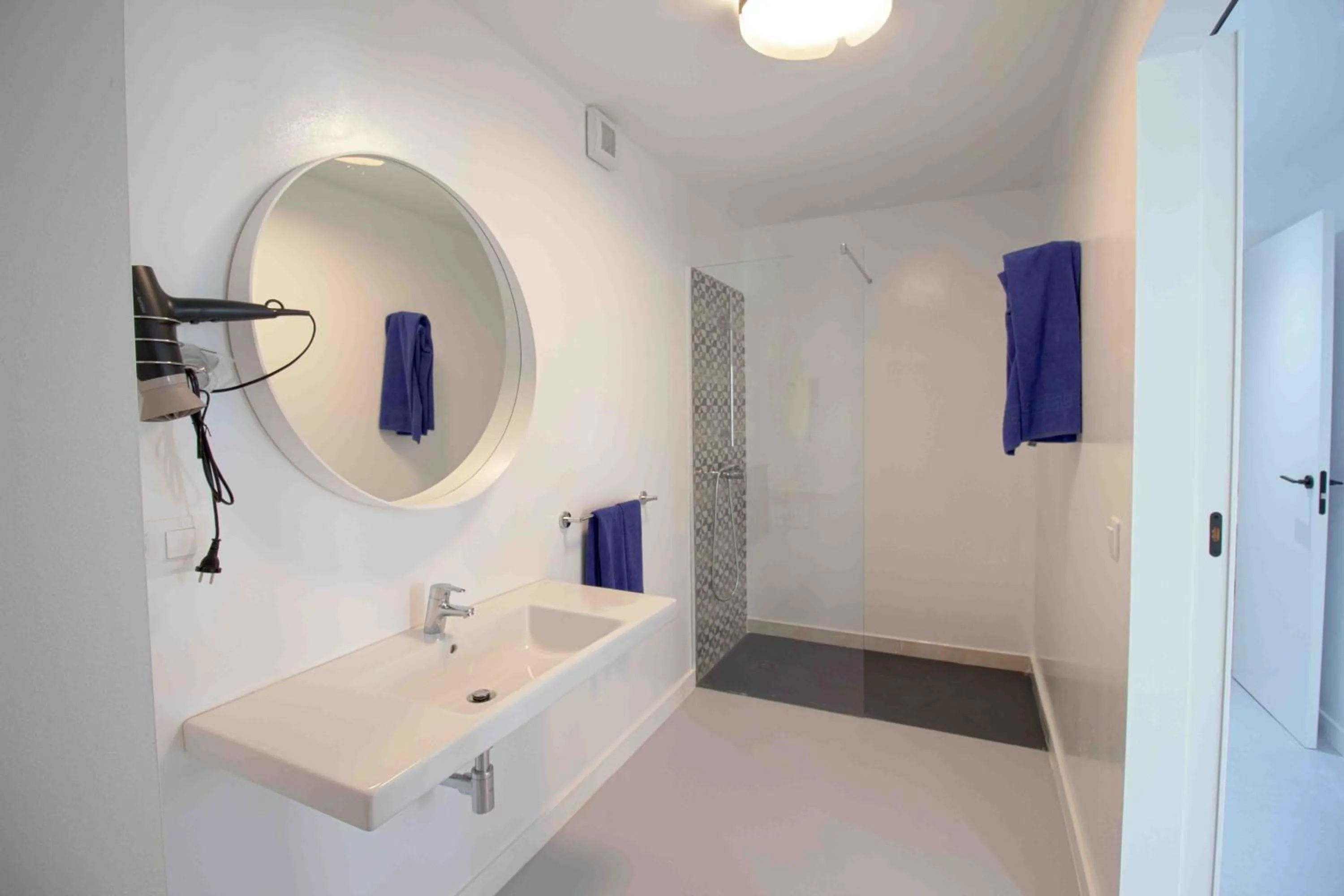 Shower in Apartamentos Moraña