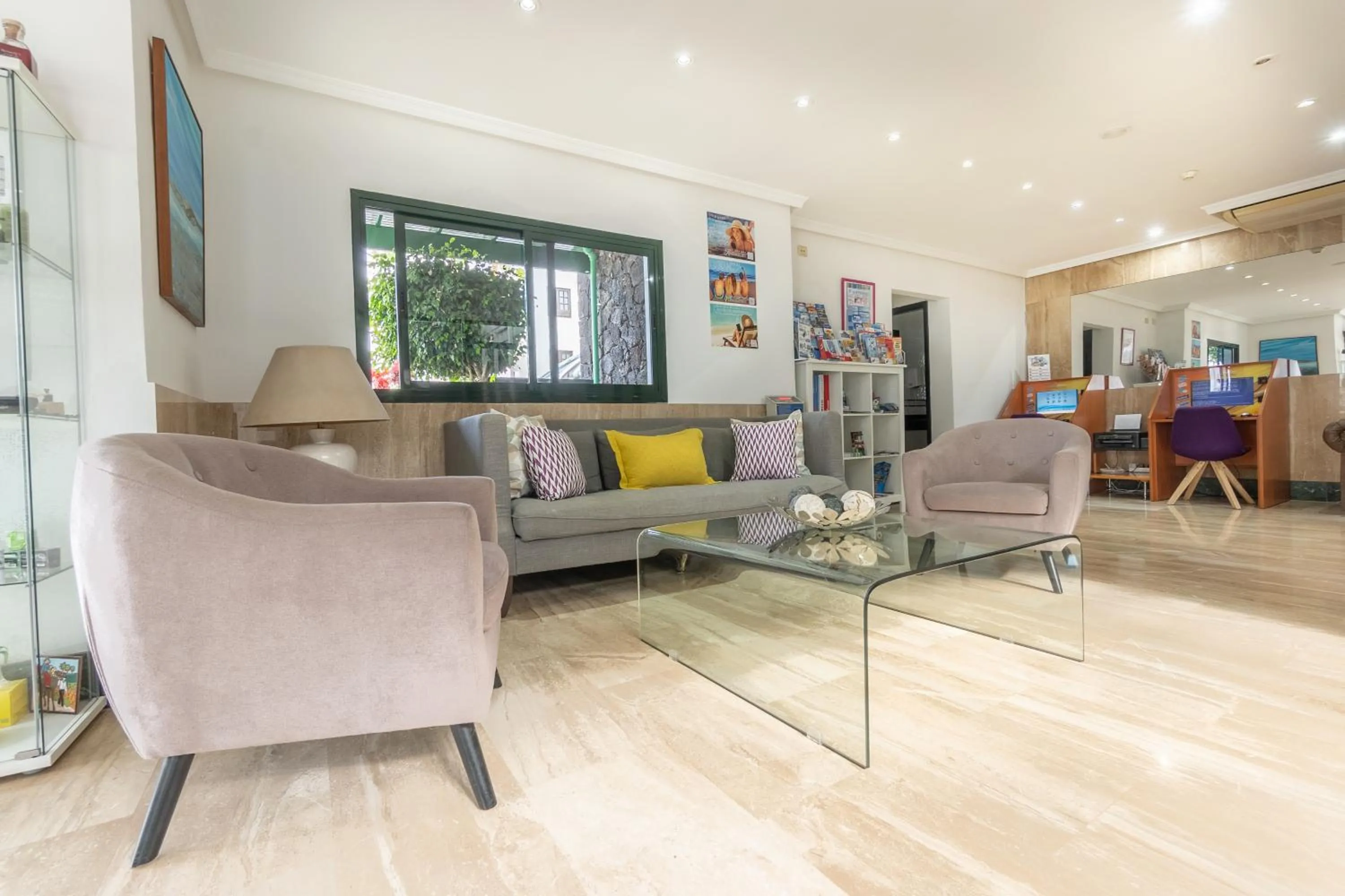 Seating area in Apartamentos Moraña
