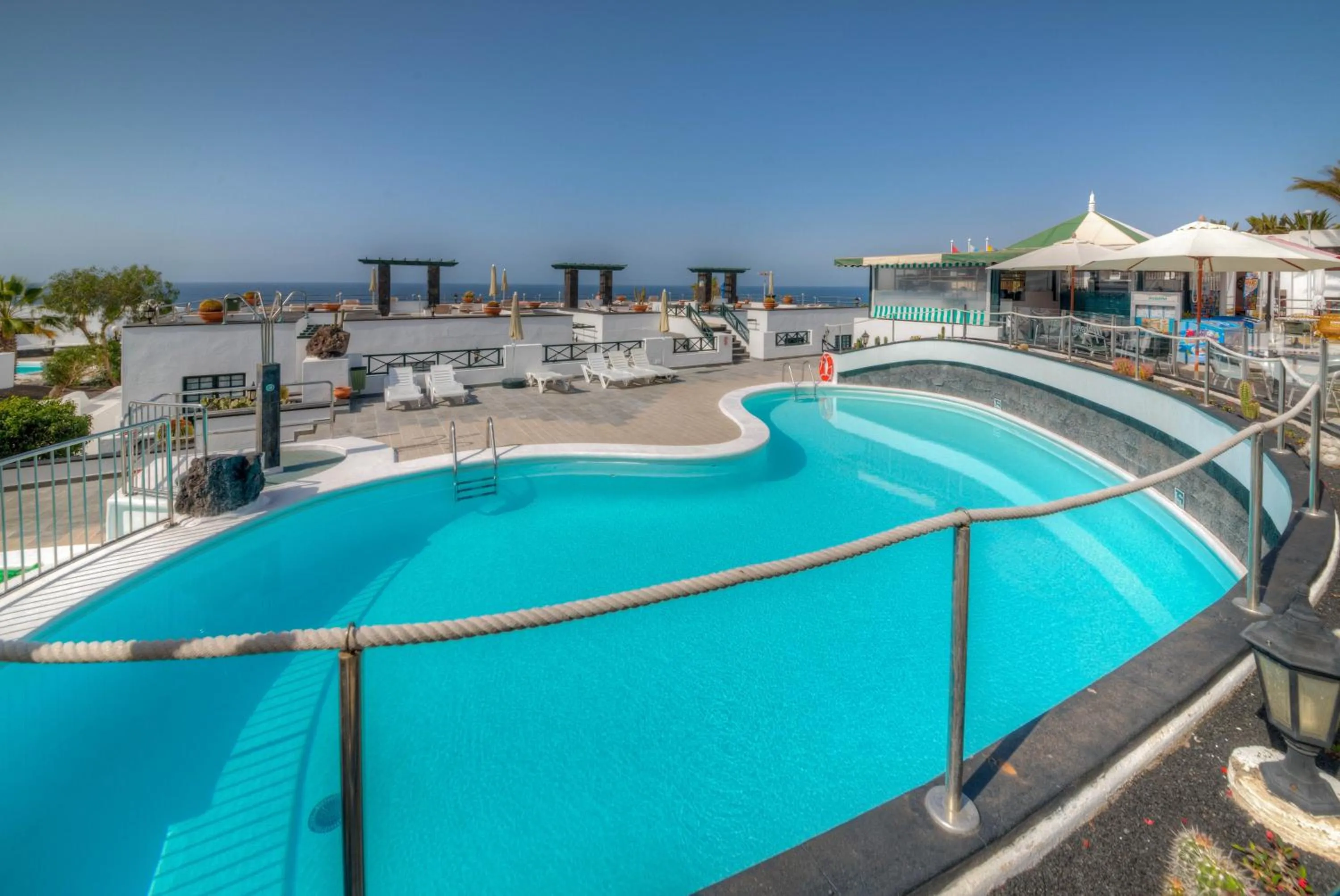 Swimming pool in Apartamentos Moraña