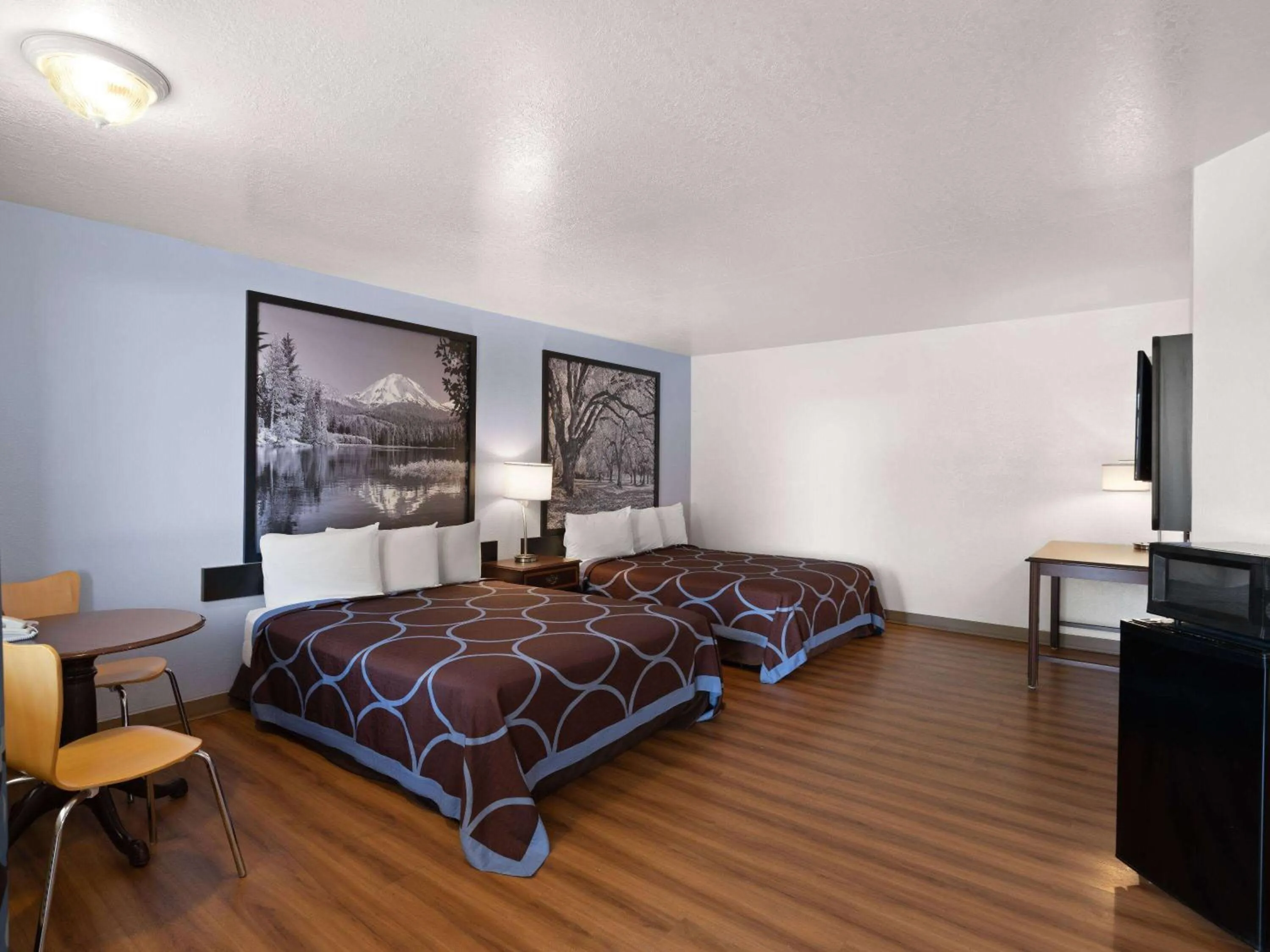 Photo of the whole room, Bed in Super 8 by Wyndham Dunnigan