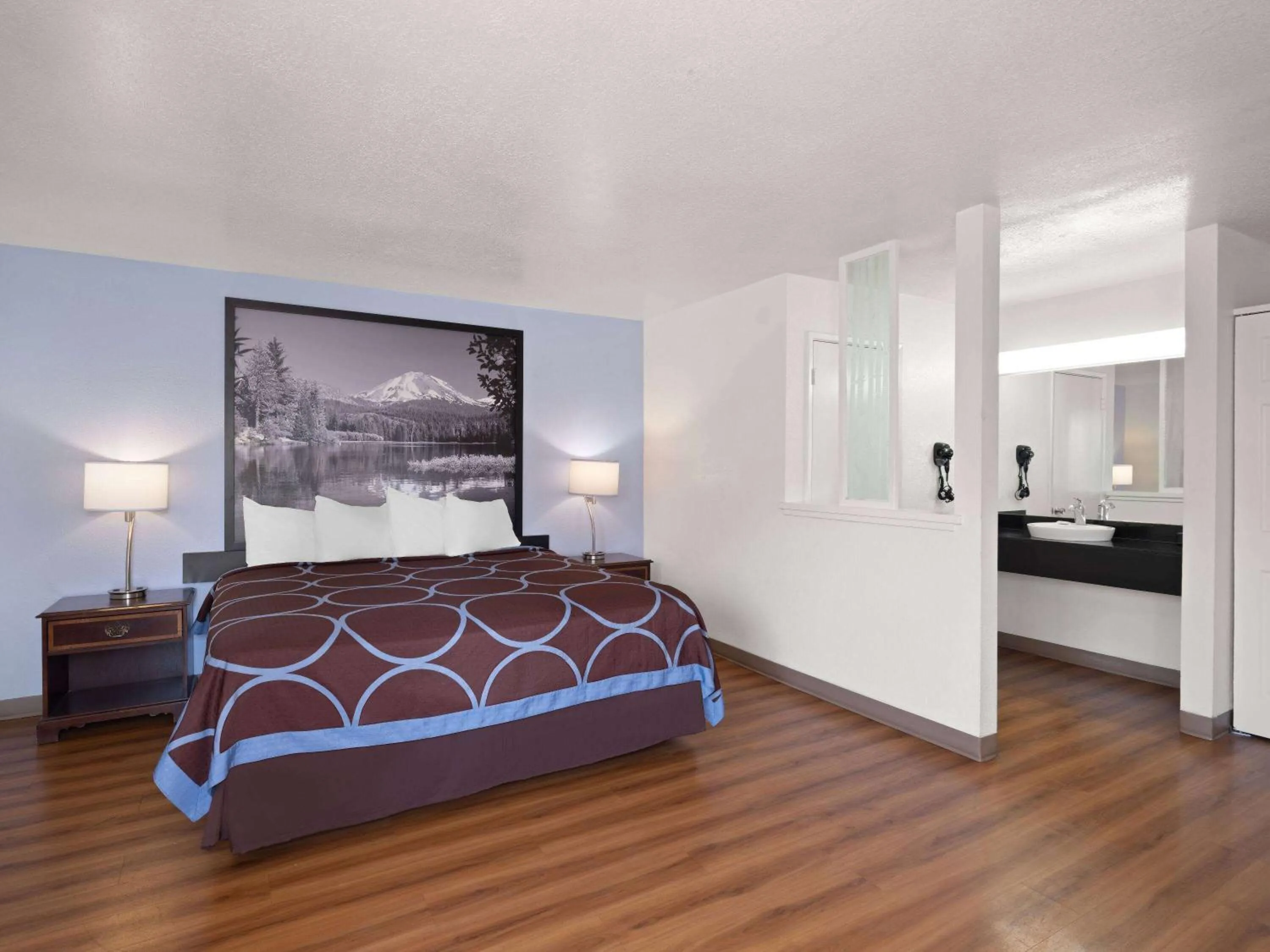 Photo of the whole room, Bed in Super 8 by Wyndham Dunnigan