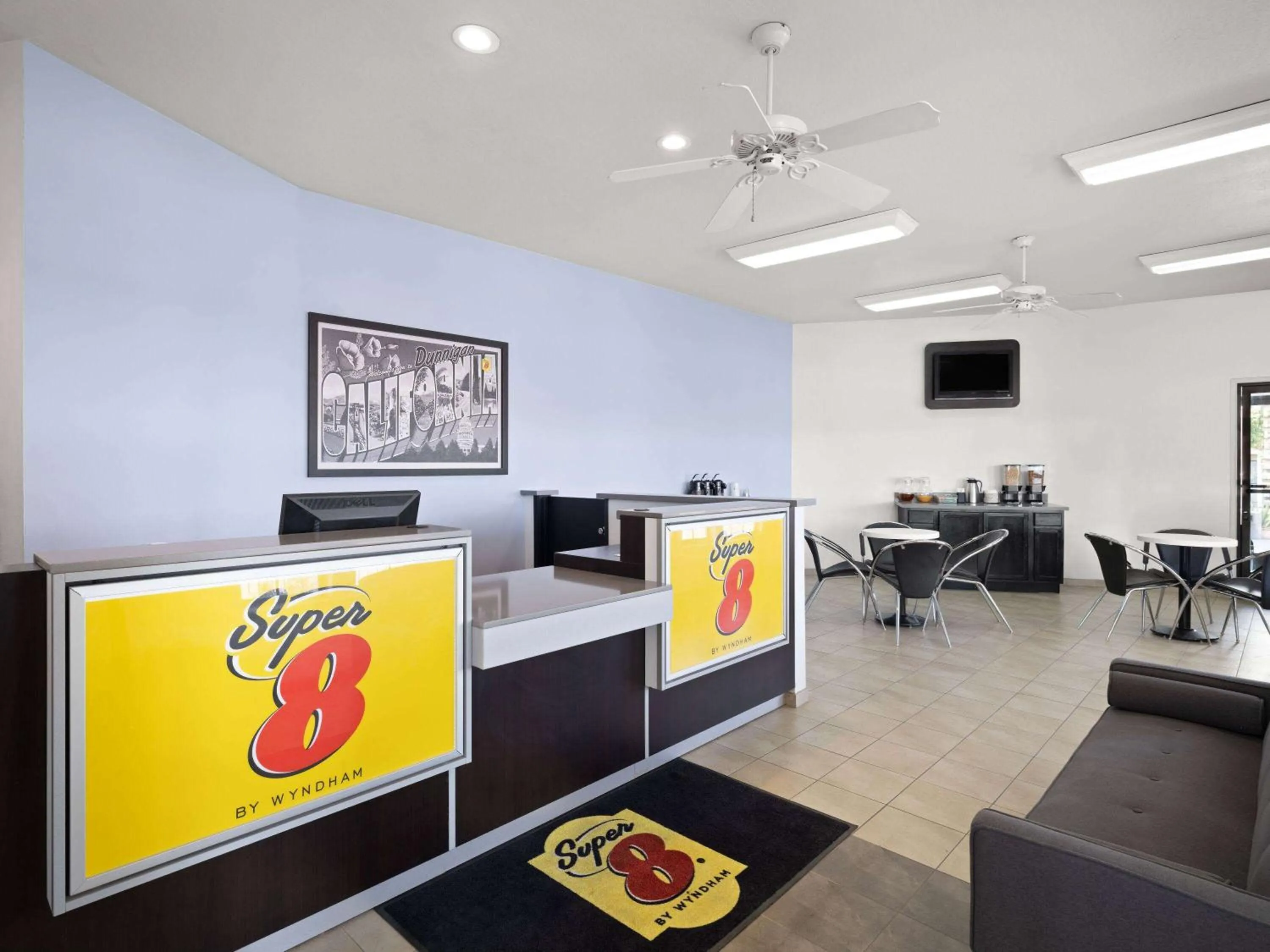 Lobby or reception in Super 8 by Wyndham Dunnigan
