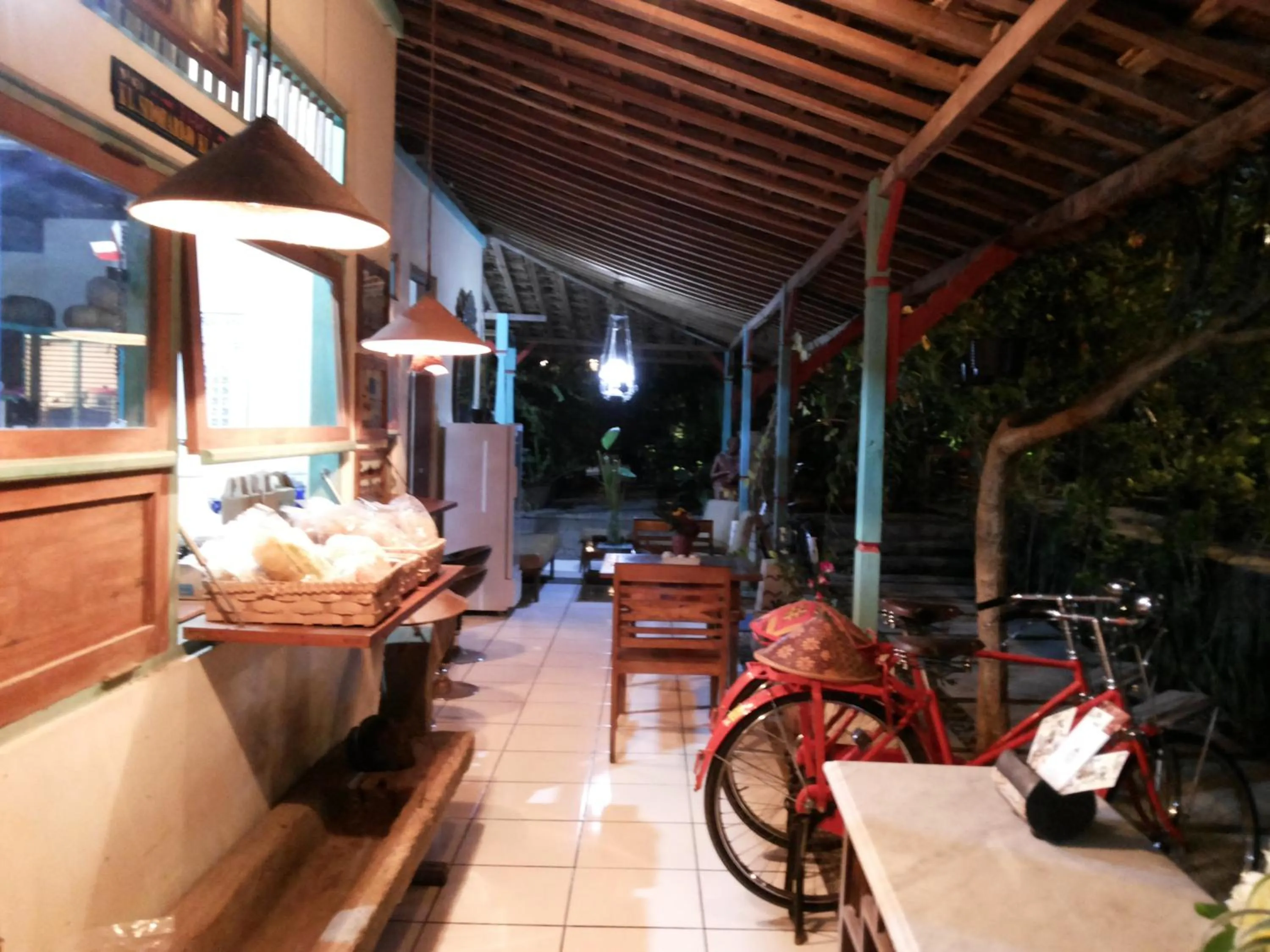 Restaurant/places to eat in Puri Brata